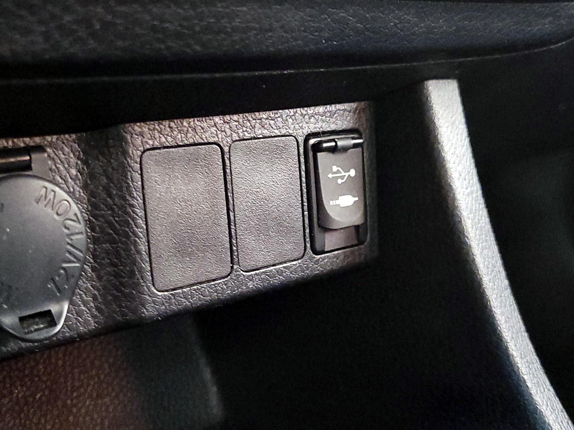 Thumbnail: 2015 Toyota Corolla - 17