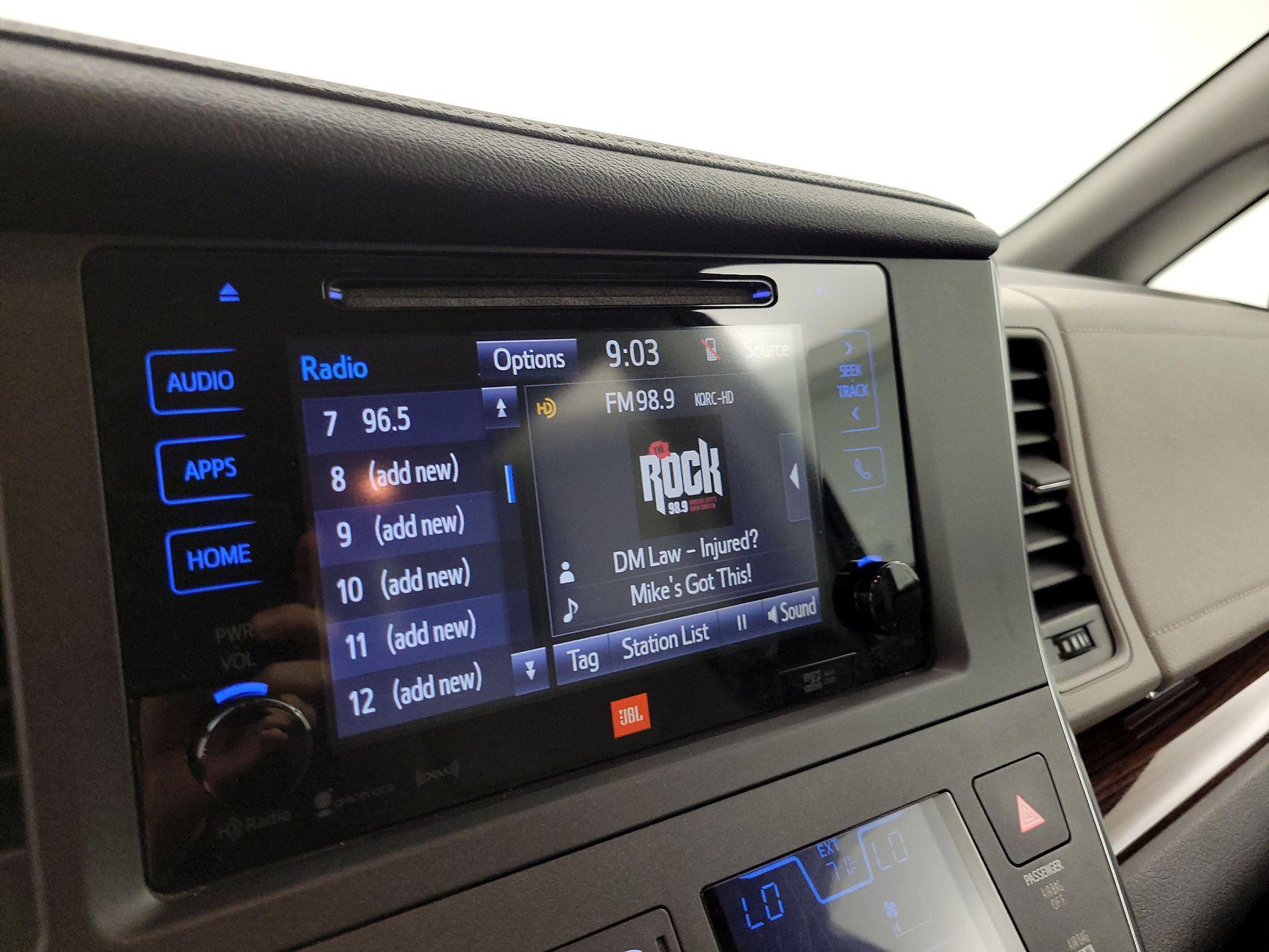 Thumbnail: 2017 Toyota Sienna - 15