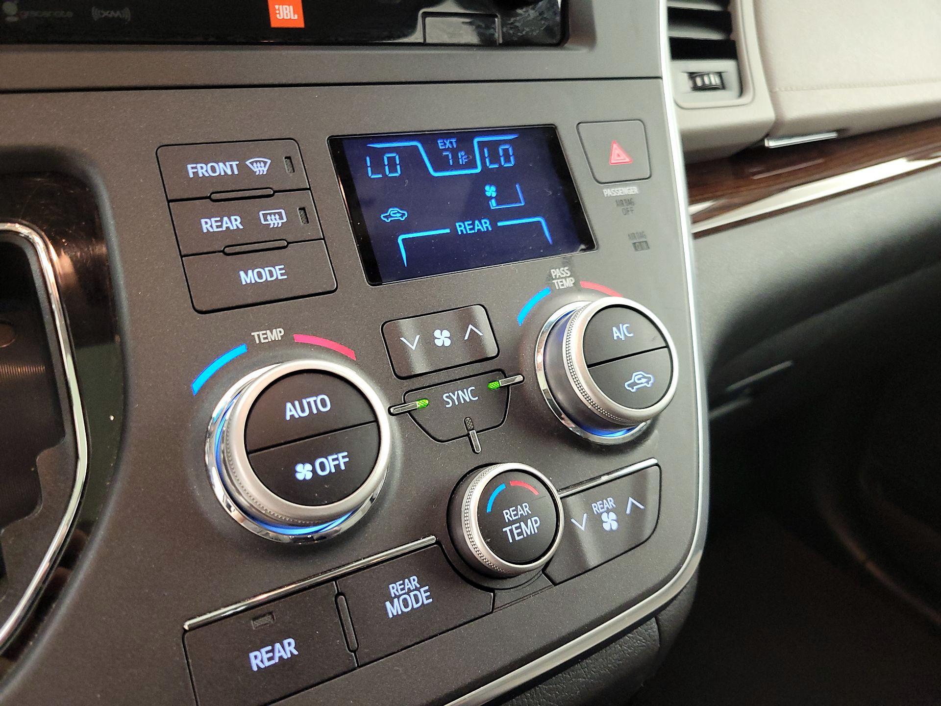 Thumbnail: 2017 Toyota Sienna - 16
