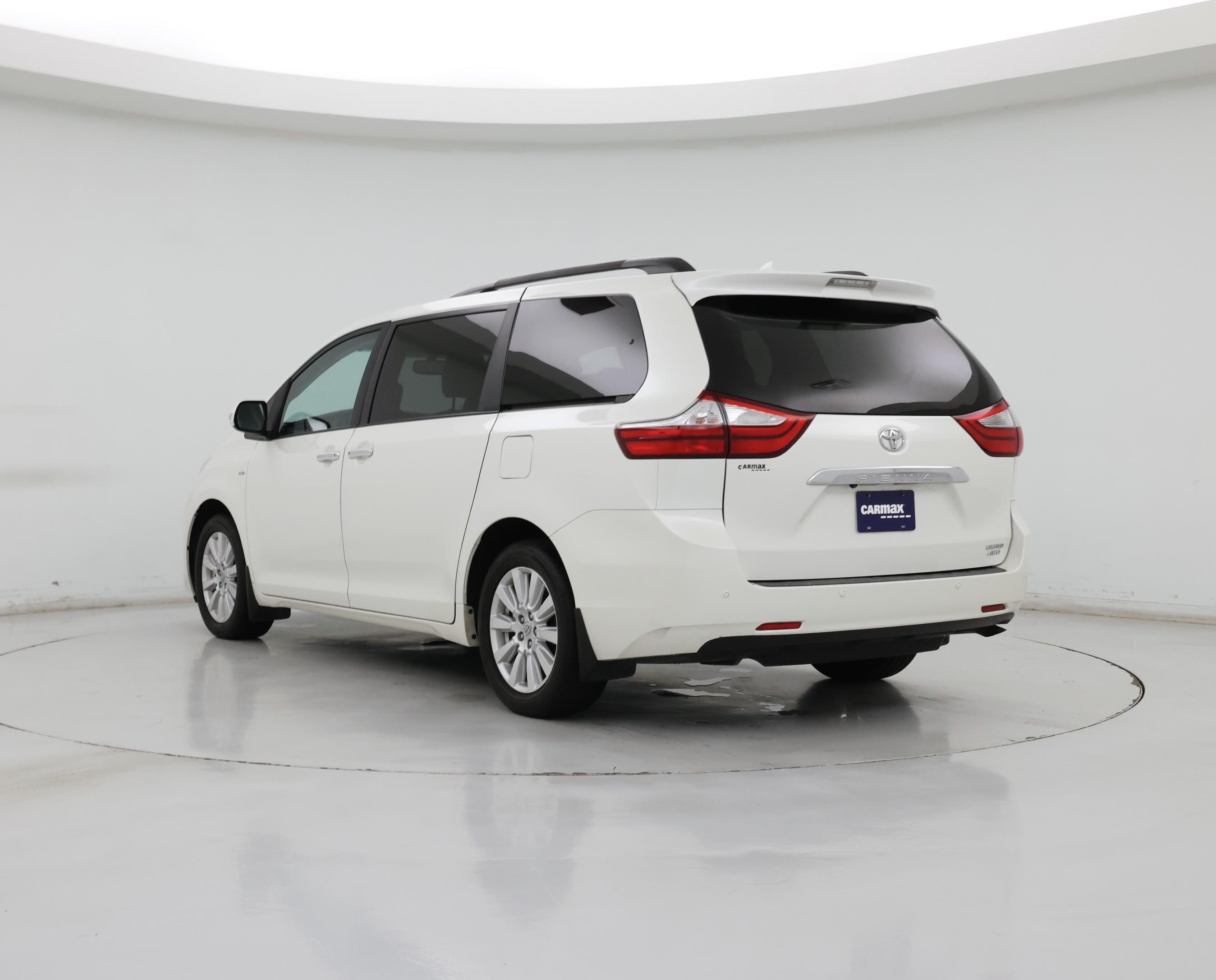 Thumbnail: 2017 Toyota Sienna - 2