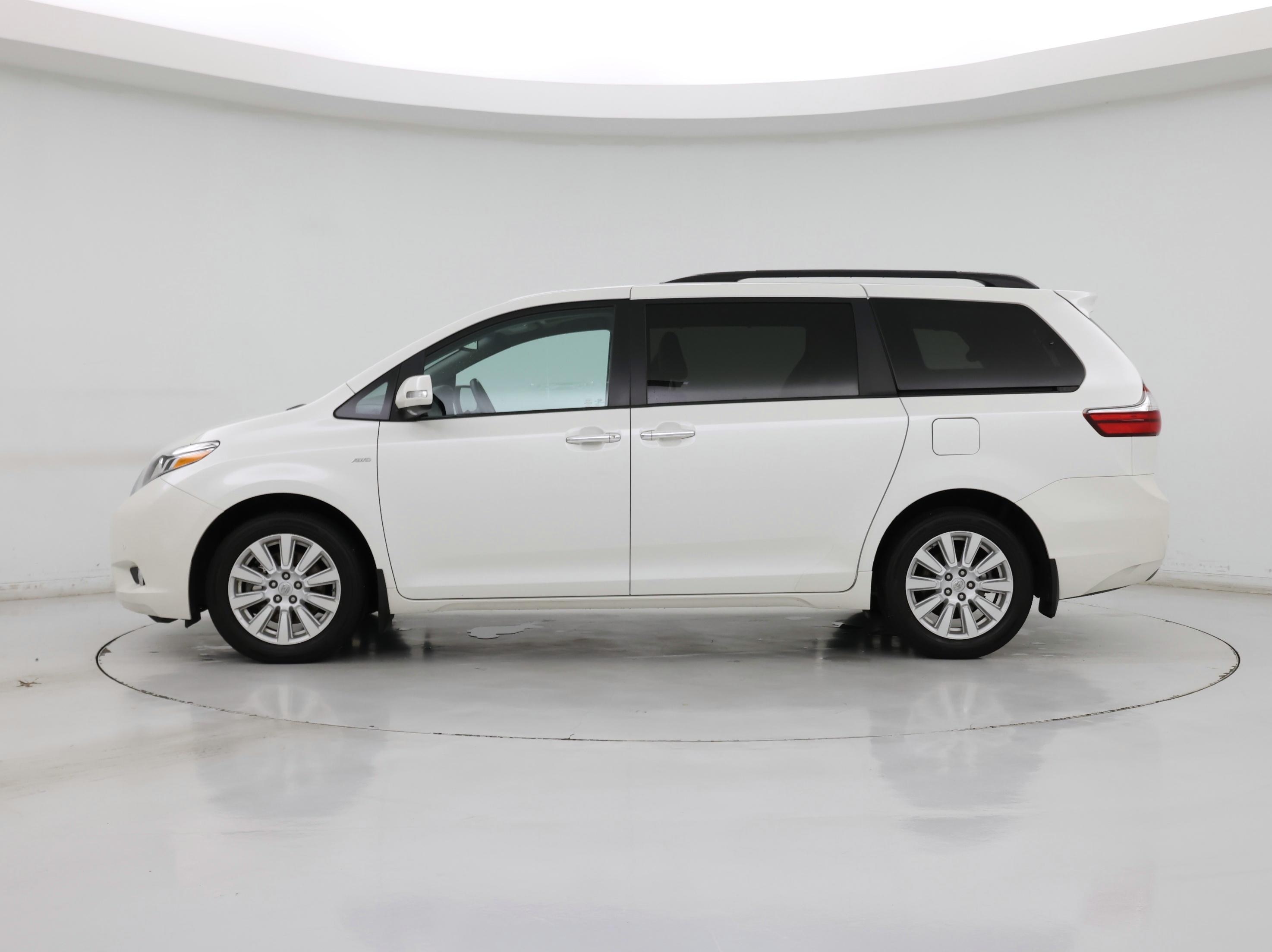 Thumbnail: 2017 Toyota Sienna - 3