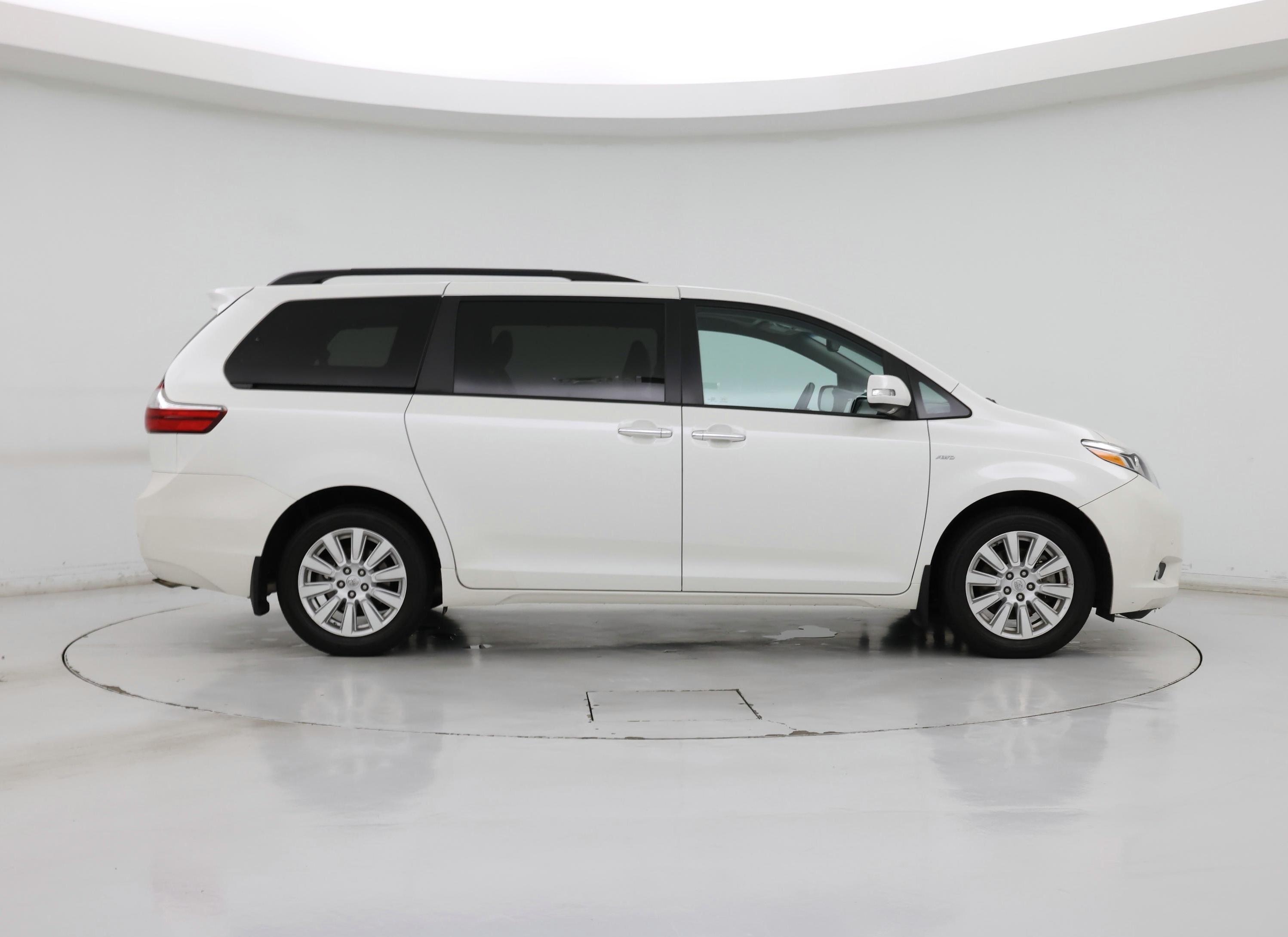 Thumbnail: 2017 Toyota Sienna - 7