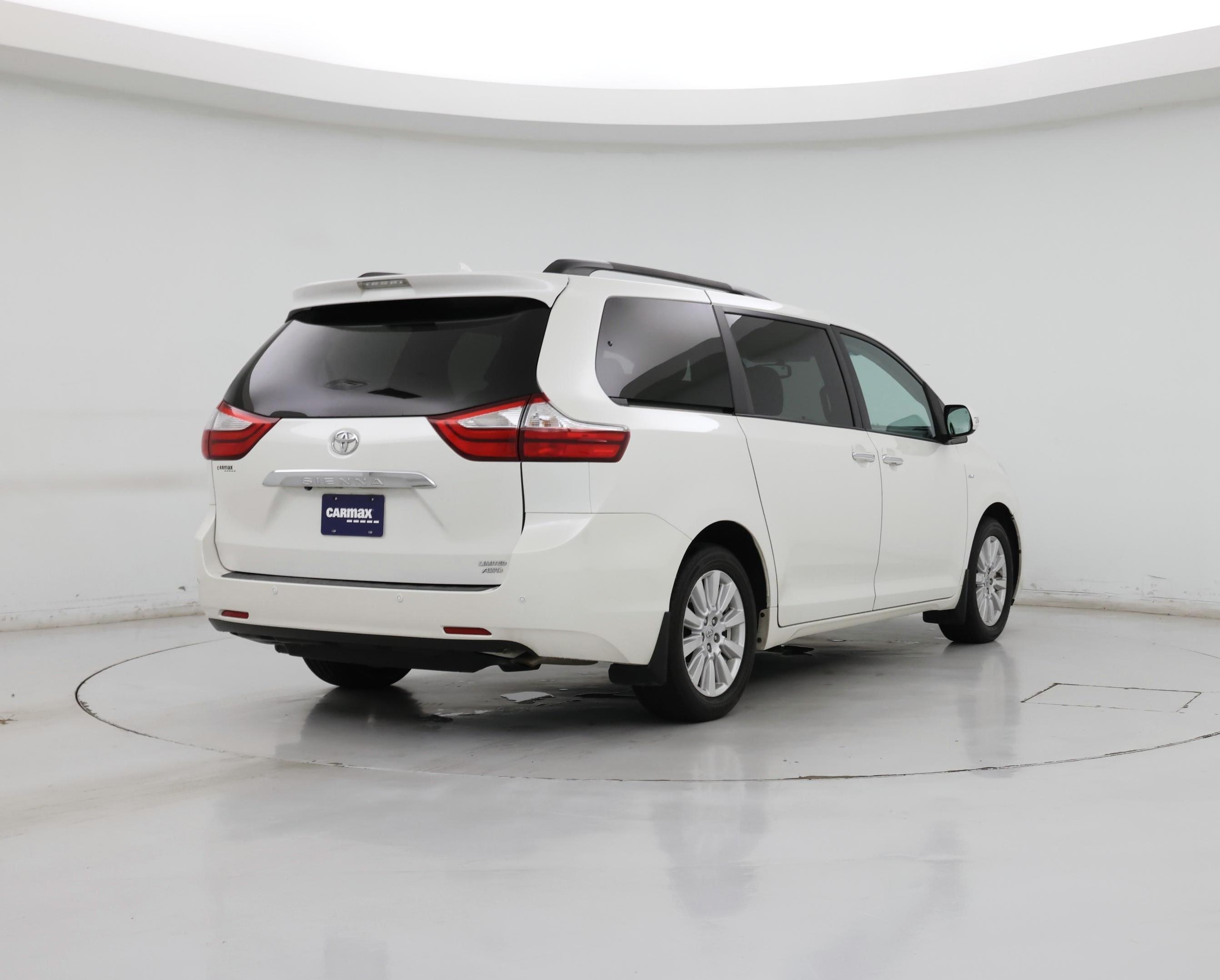 Thumbnail: 2017 Toyota Sienna - 8