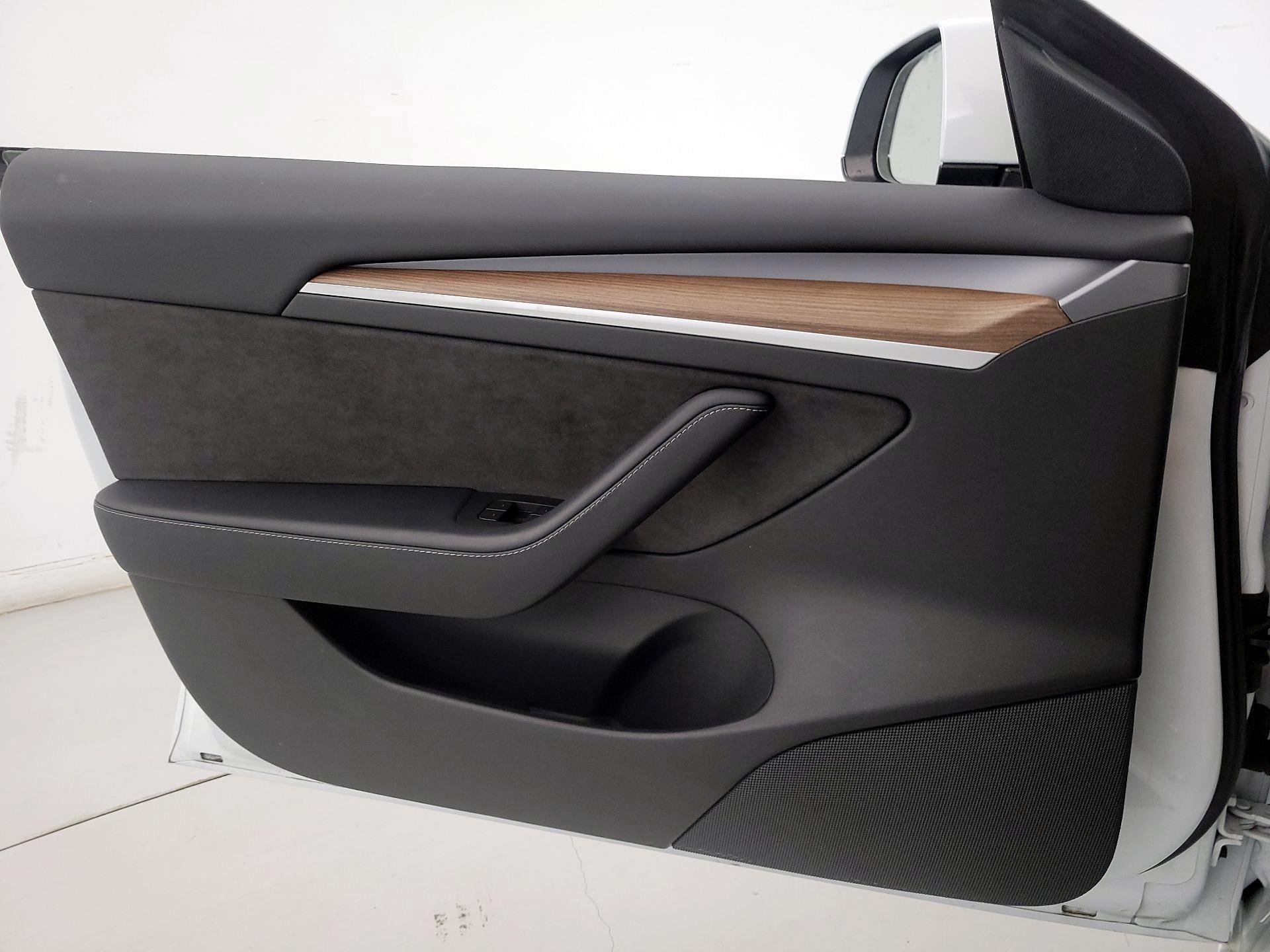 Thumbnail: 2022 Tesla Model 3 - 12