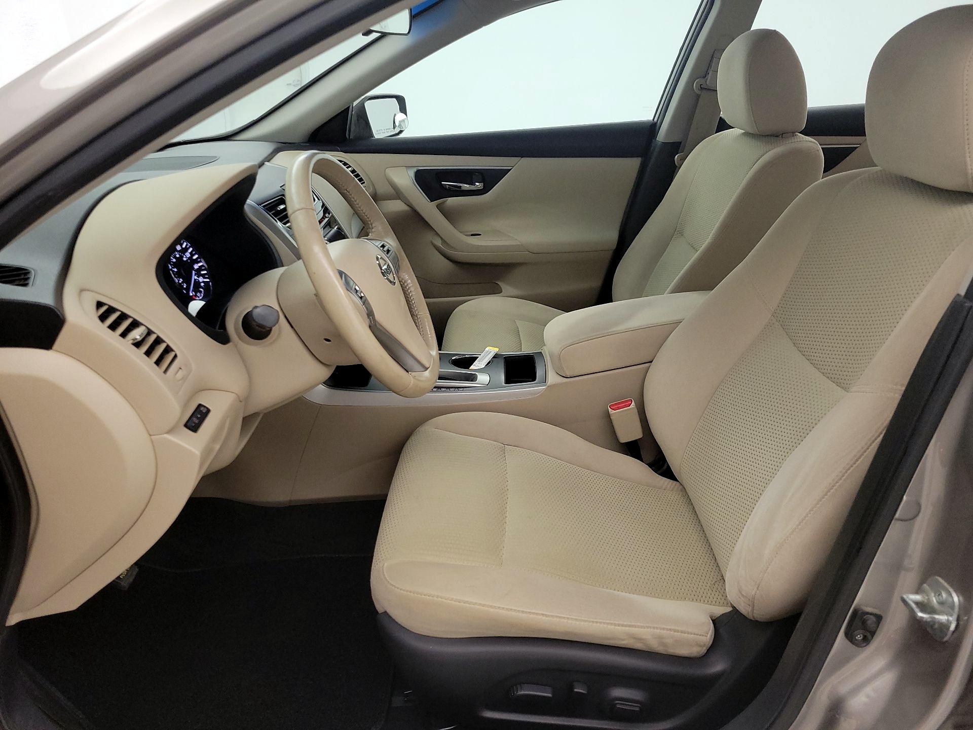 Thumbnail: 2015 Nissan Altima - 11