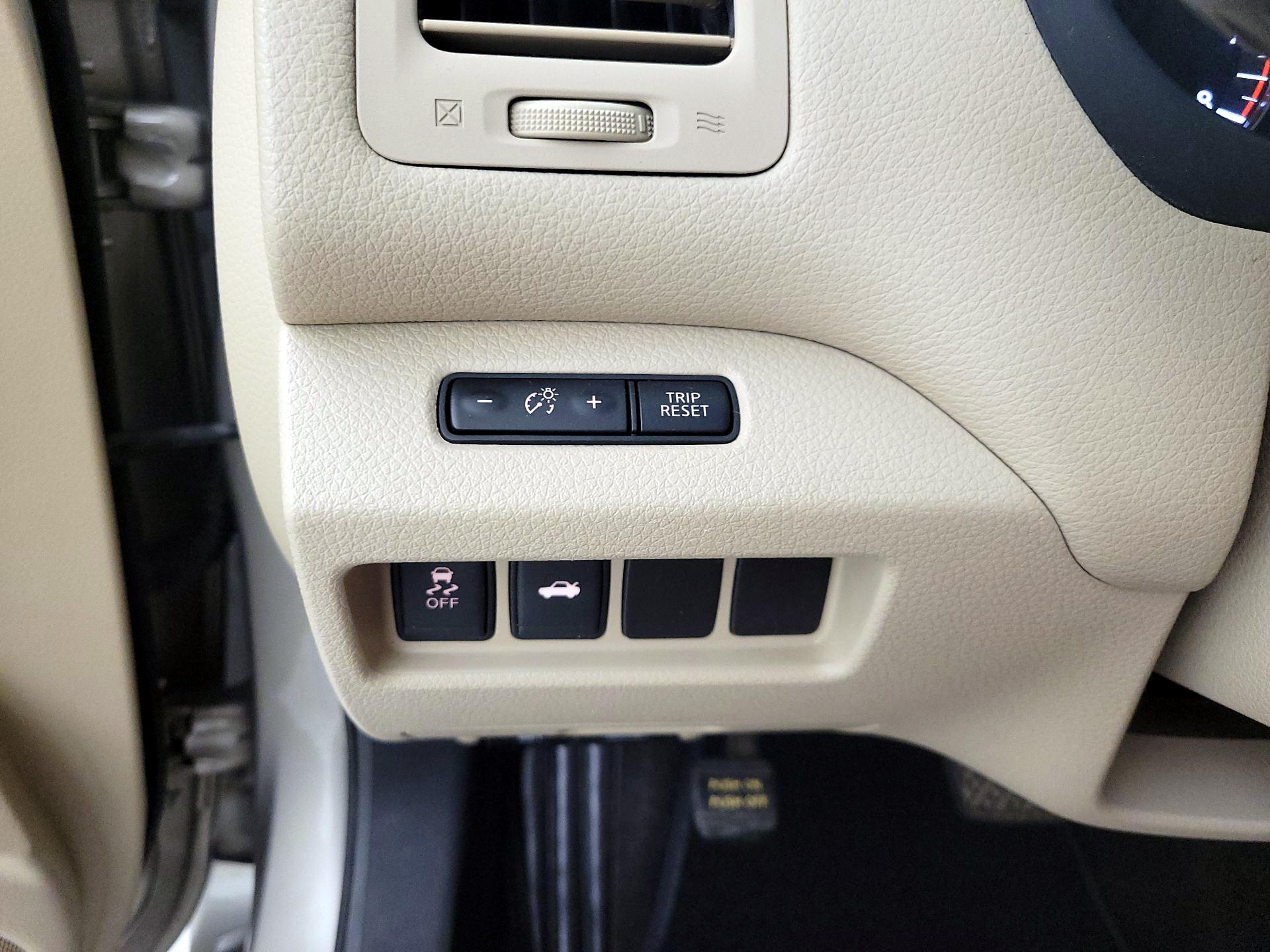 Thumbnail: 2015 Nissan Altima - 13