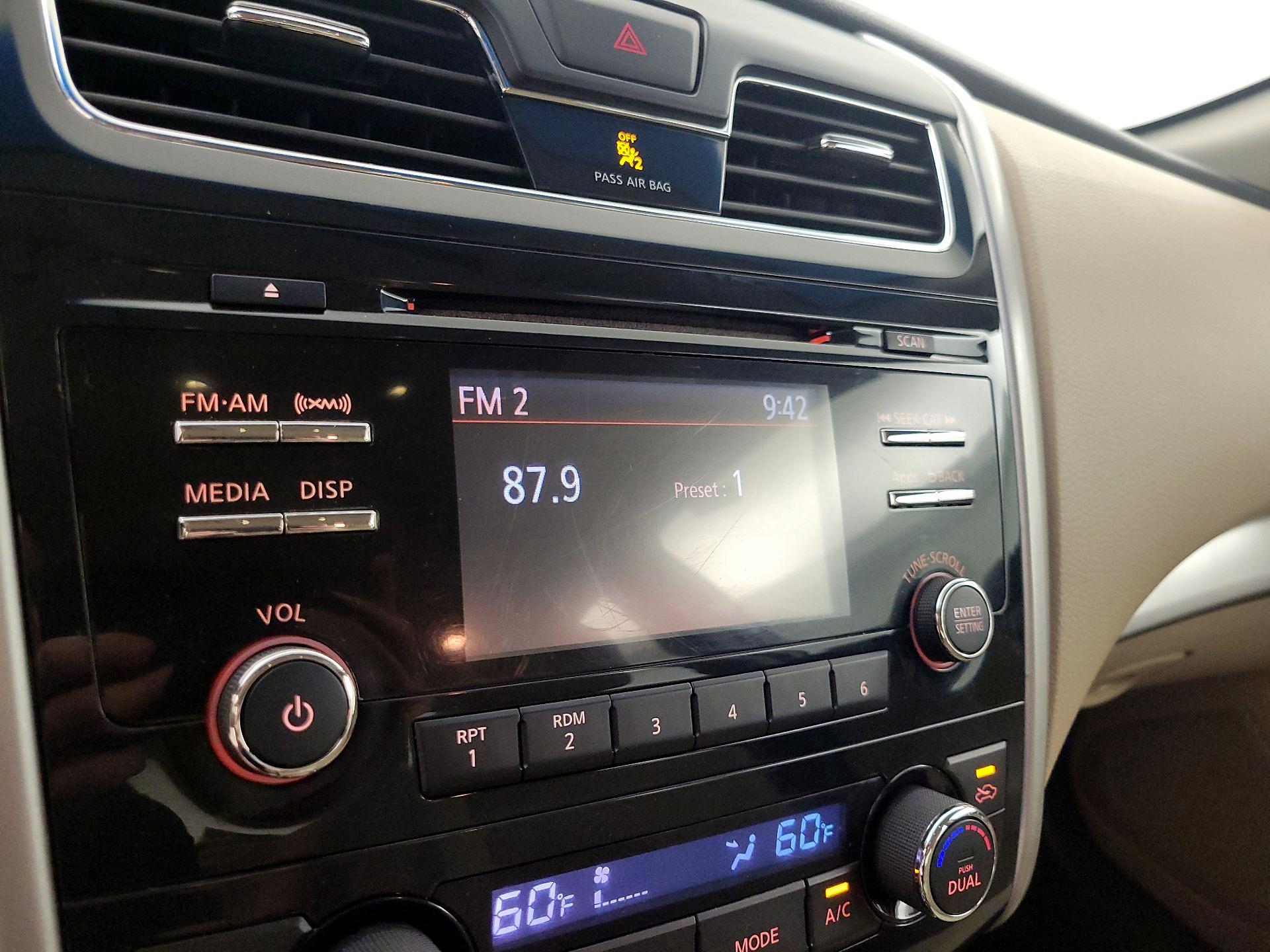 Thumbnail: 2015 Nissan Altima - 15