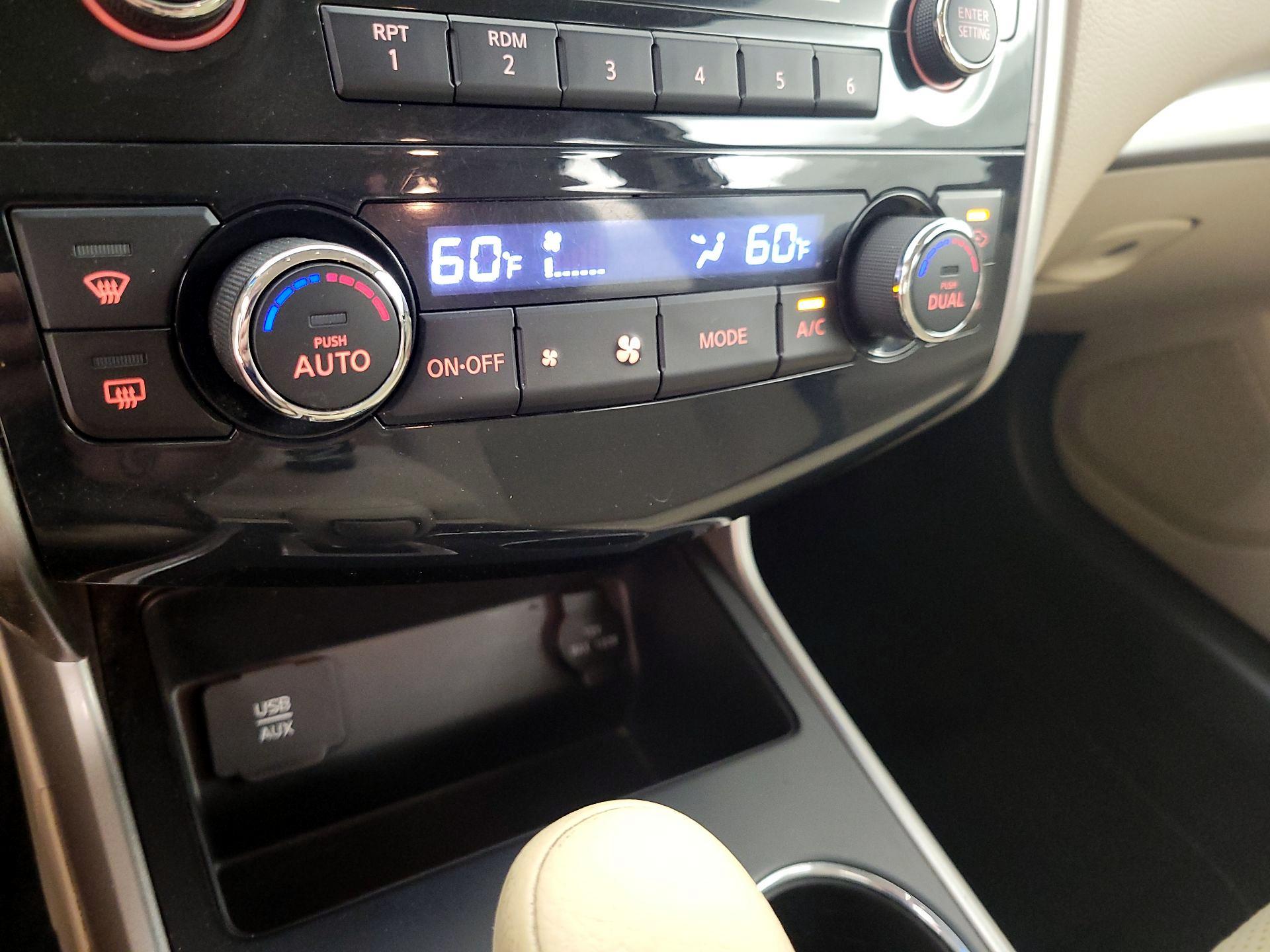 Thumbnail: 2015 Nissan Altima - 16