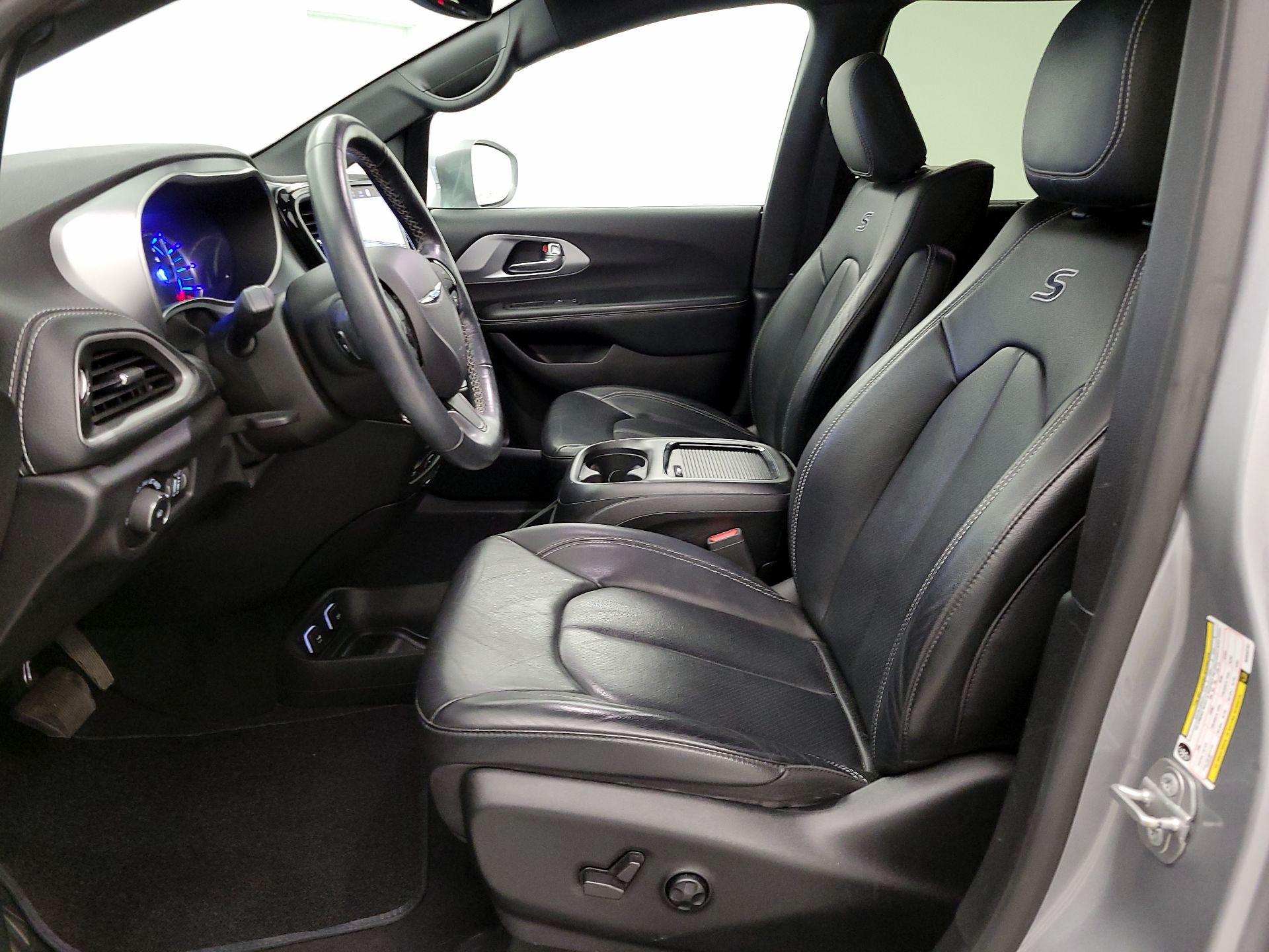 Thumbnail: 2021 Chrysler Pacifica - 11