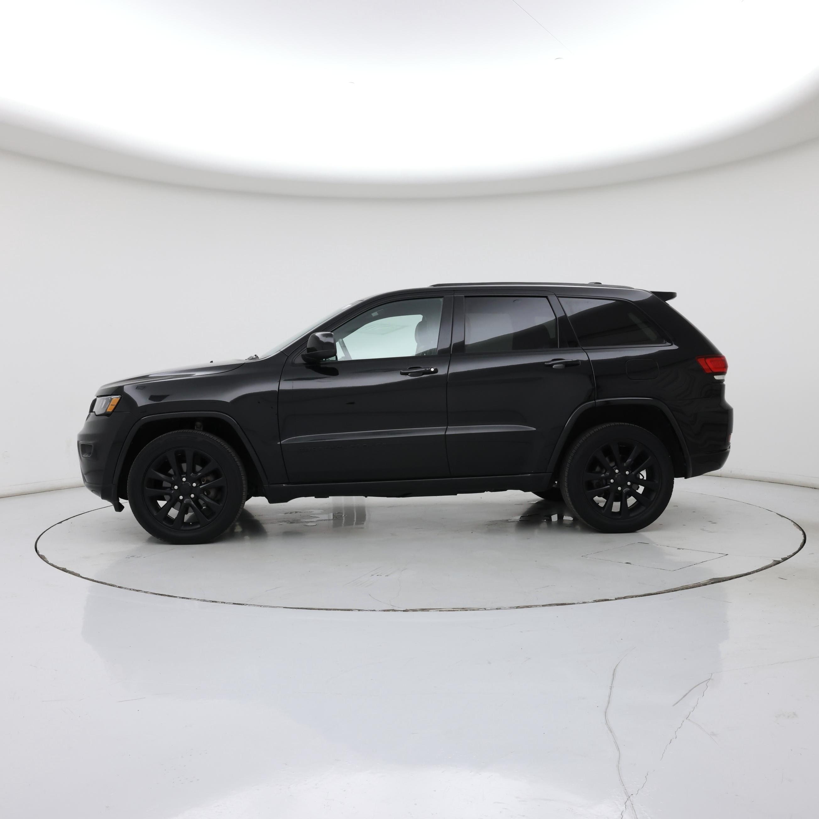 Thumbnail: 2017 Jeep Grand Cherokee - 3