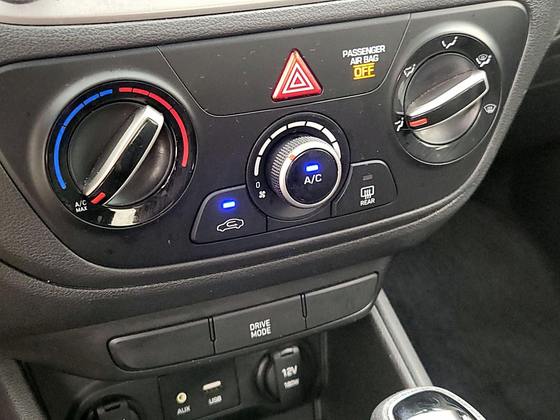 Thumbnail: 2018 Hyundai Accent - 16