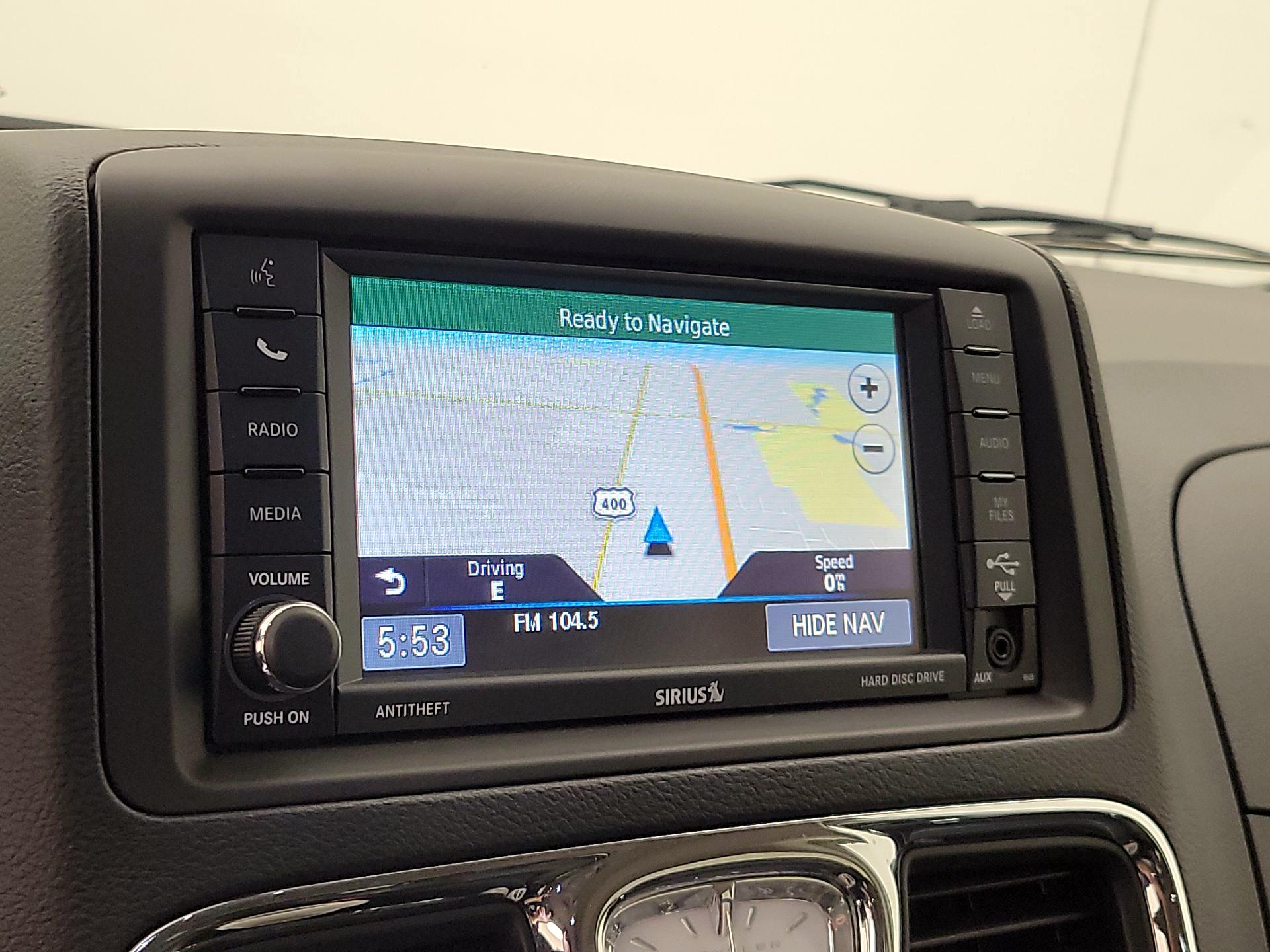 Thumbnail: 2014 Chrysler Town & Country - 14