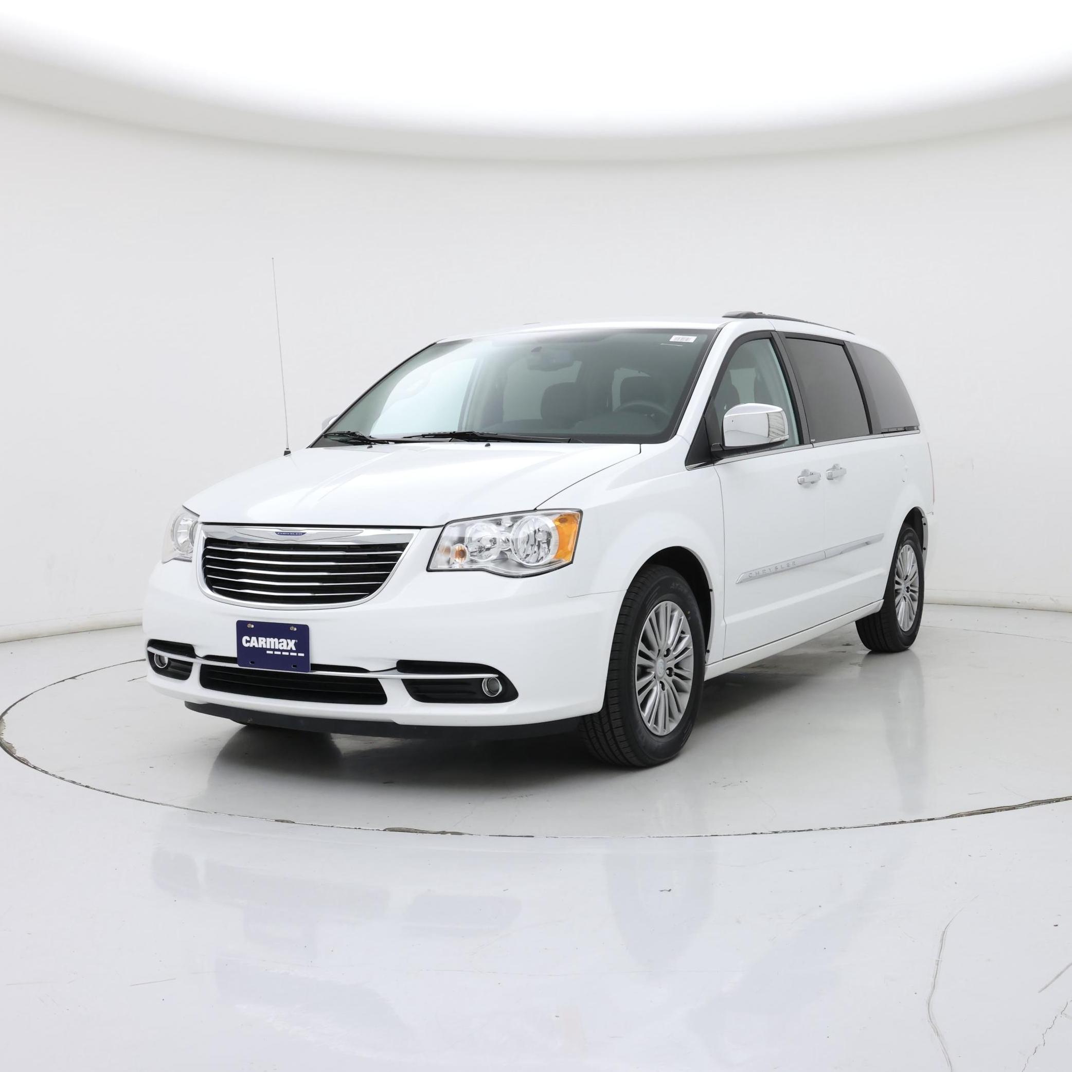 Thumbnail: 2014 Chrysler Town & Country - 4