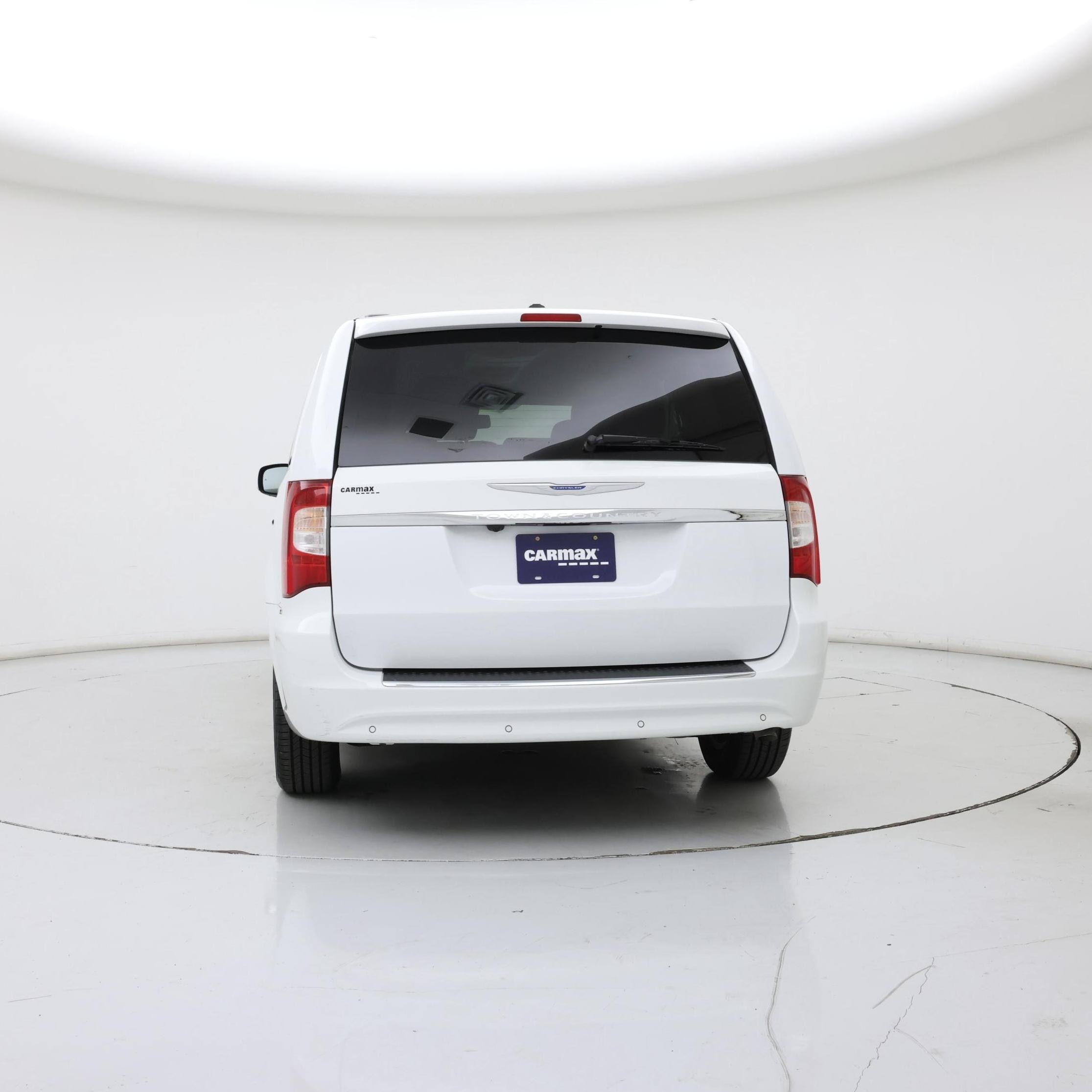 Thumbnail: 2014 Chrysler Town & Country - 6
