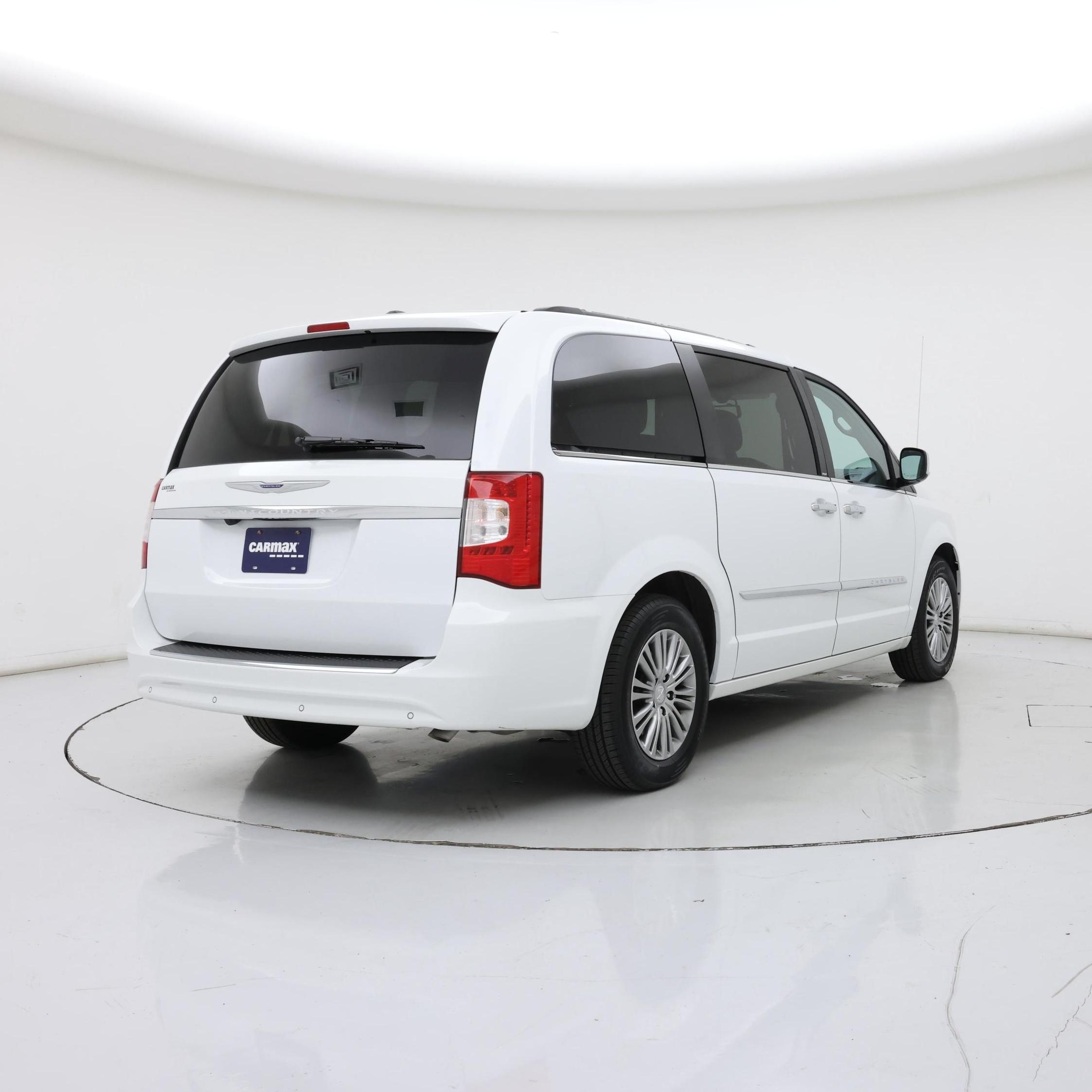Thumbnail: 2014 Chrysler Town & Country - 8