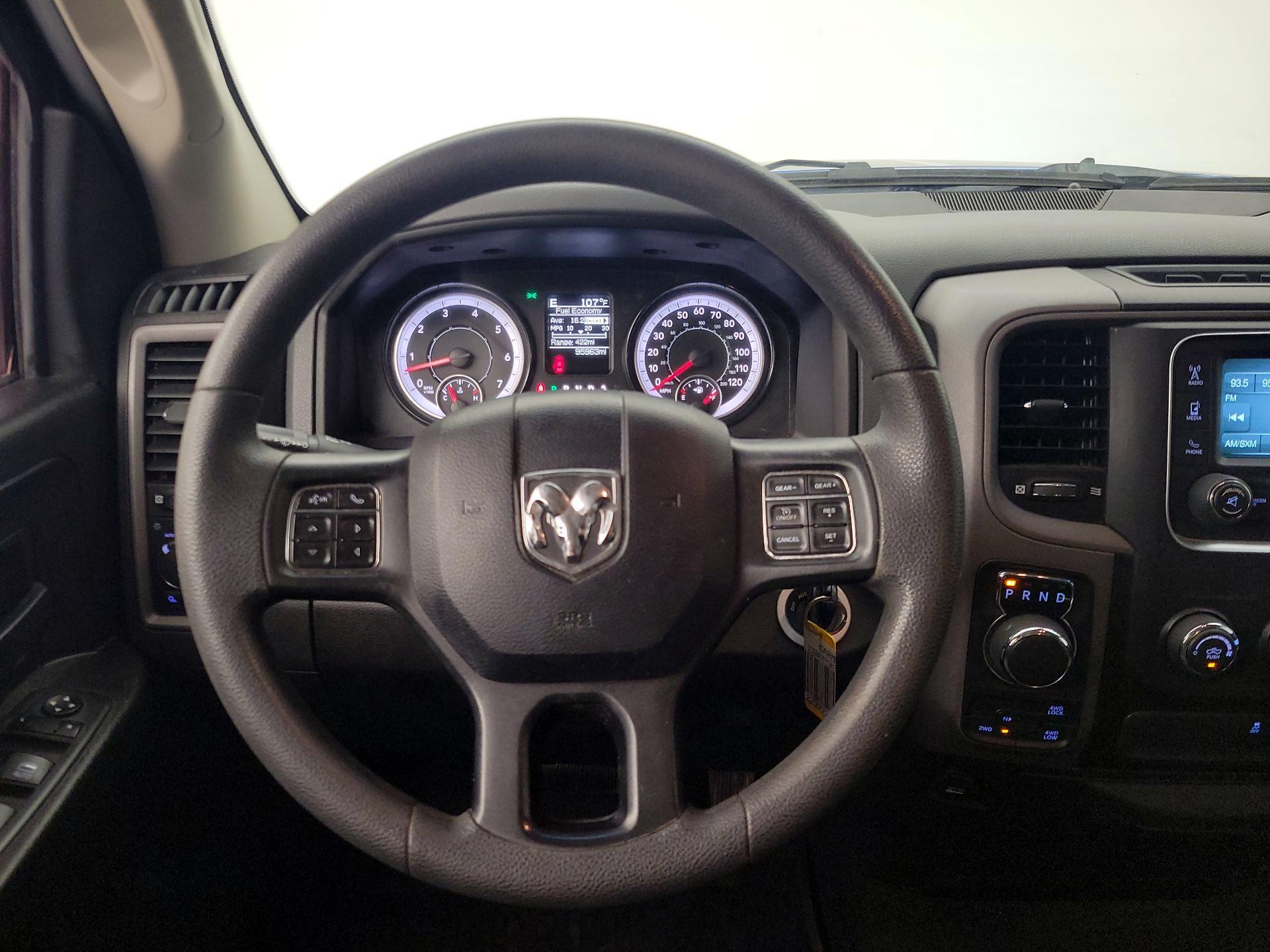 Thumbnail: 2019 RAM 1500 Classic - 10