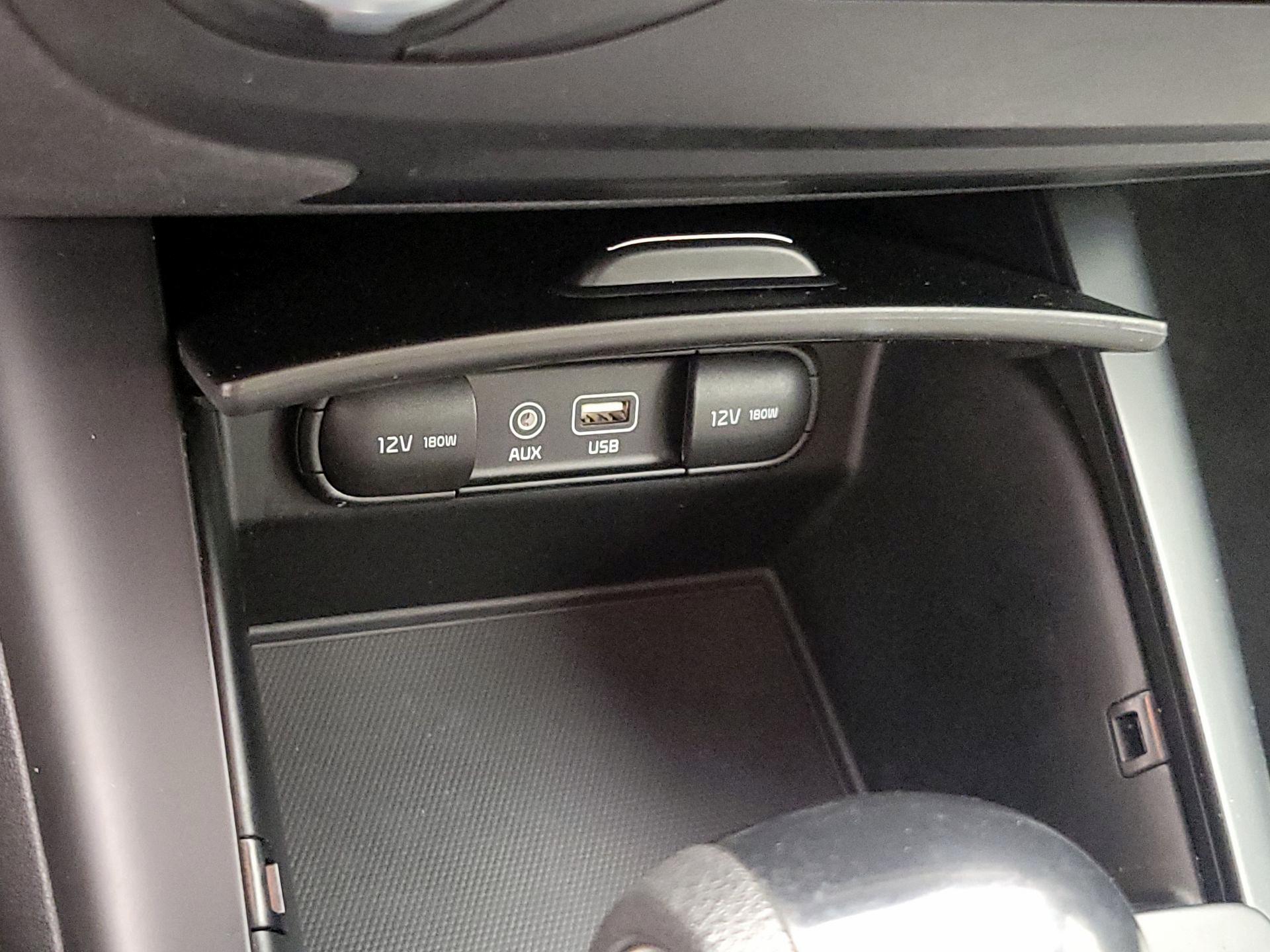 Thumbnail: 2016 Kia Sorento - 18