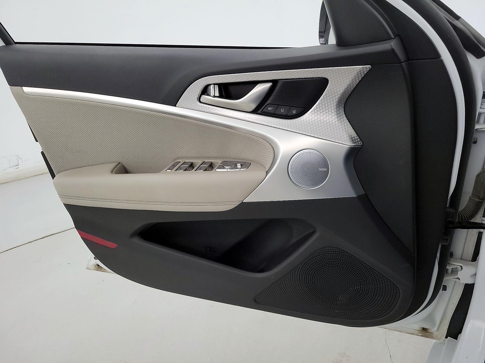 Thumbnail: 2023 Genesis G70 - 12