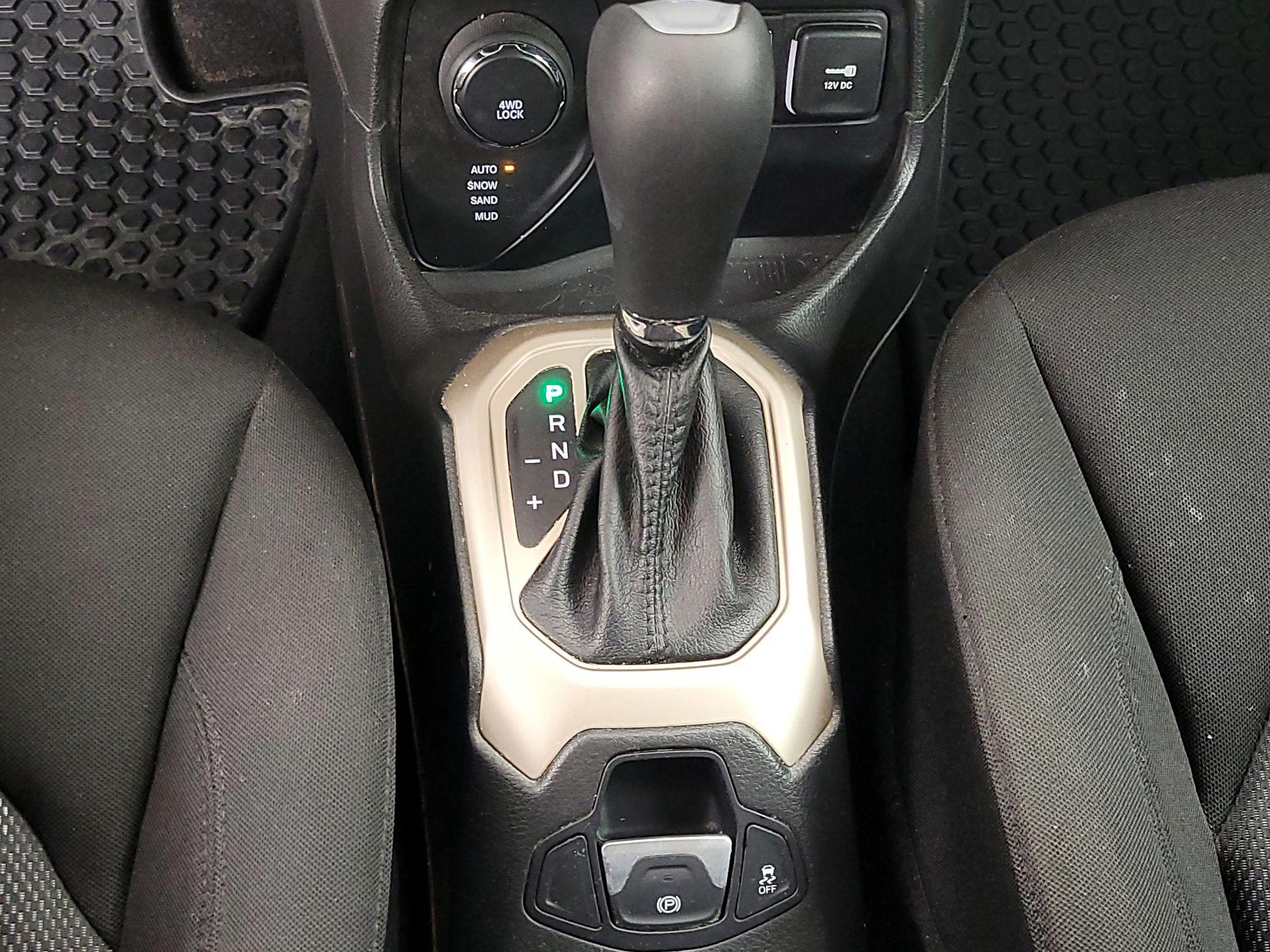 Thumbnail: 2016 Jeep Renegade - 17