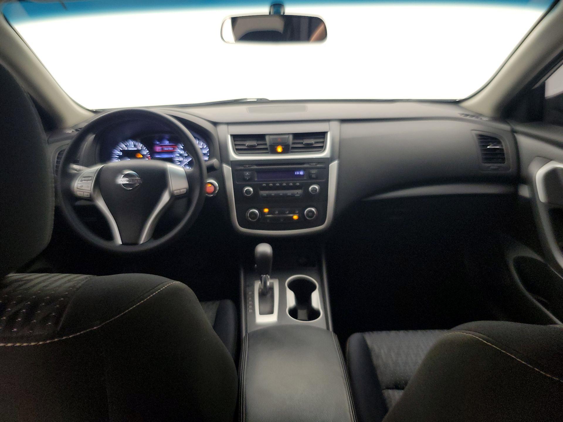 Thumbnail: 2016 Nissan Altima - 9