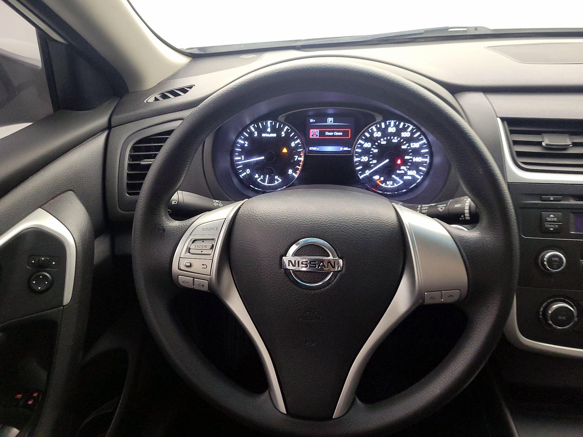 Thumbnail: 2016 Nissan Altima - 10