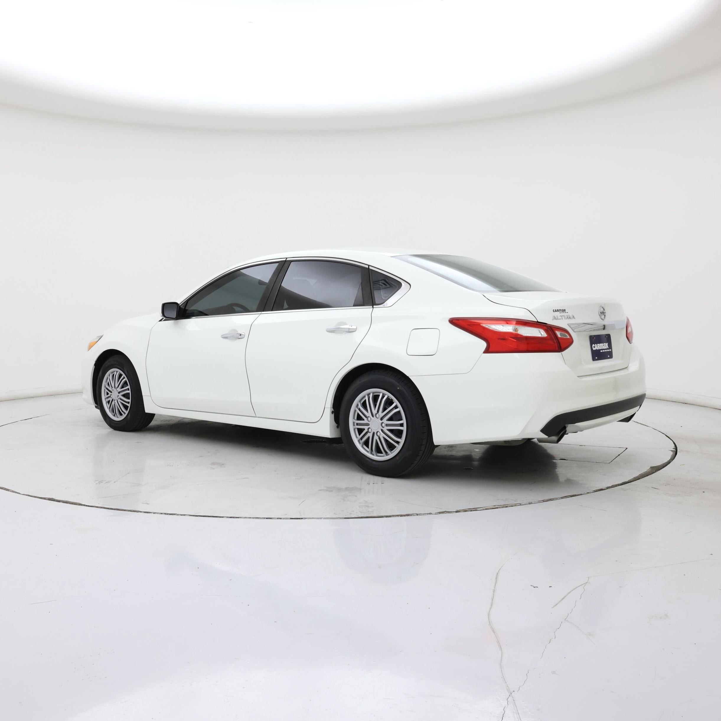 Thumbnail: 2016 Nissan Altima - 8