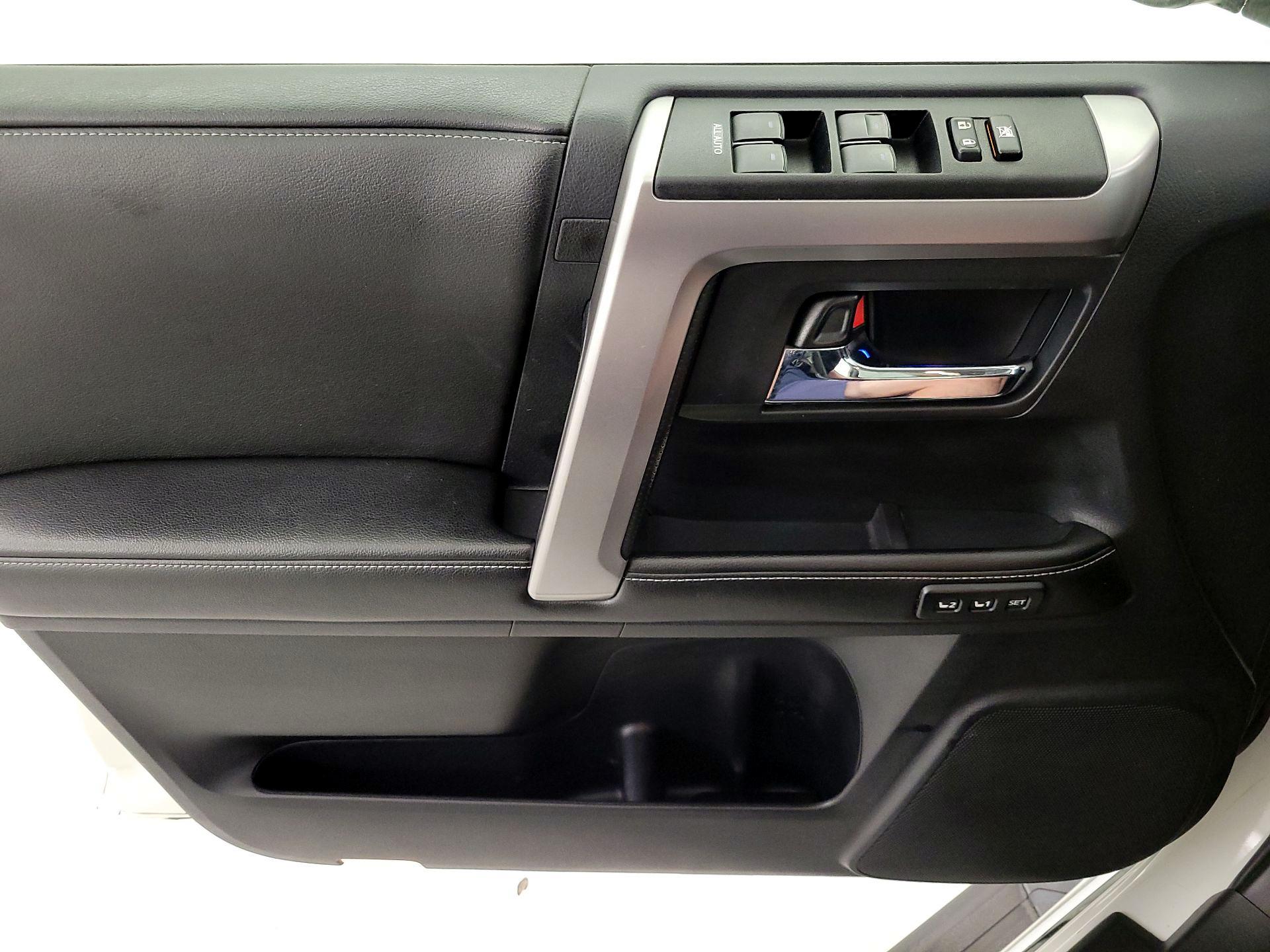 Thumbnail: 2014 Toyota 4Runner - 12