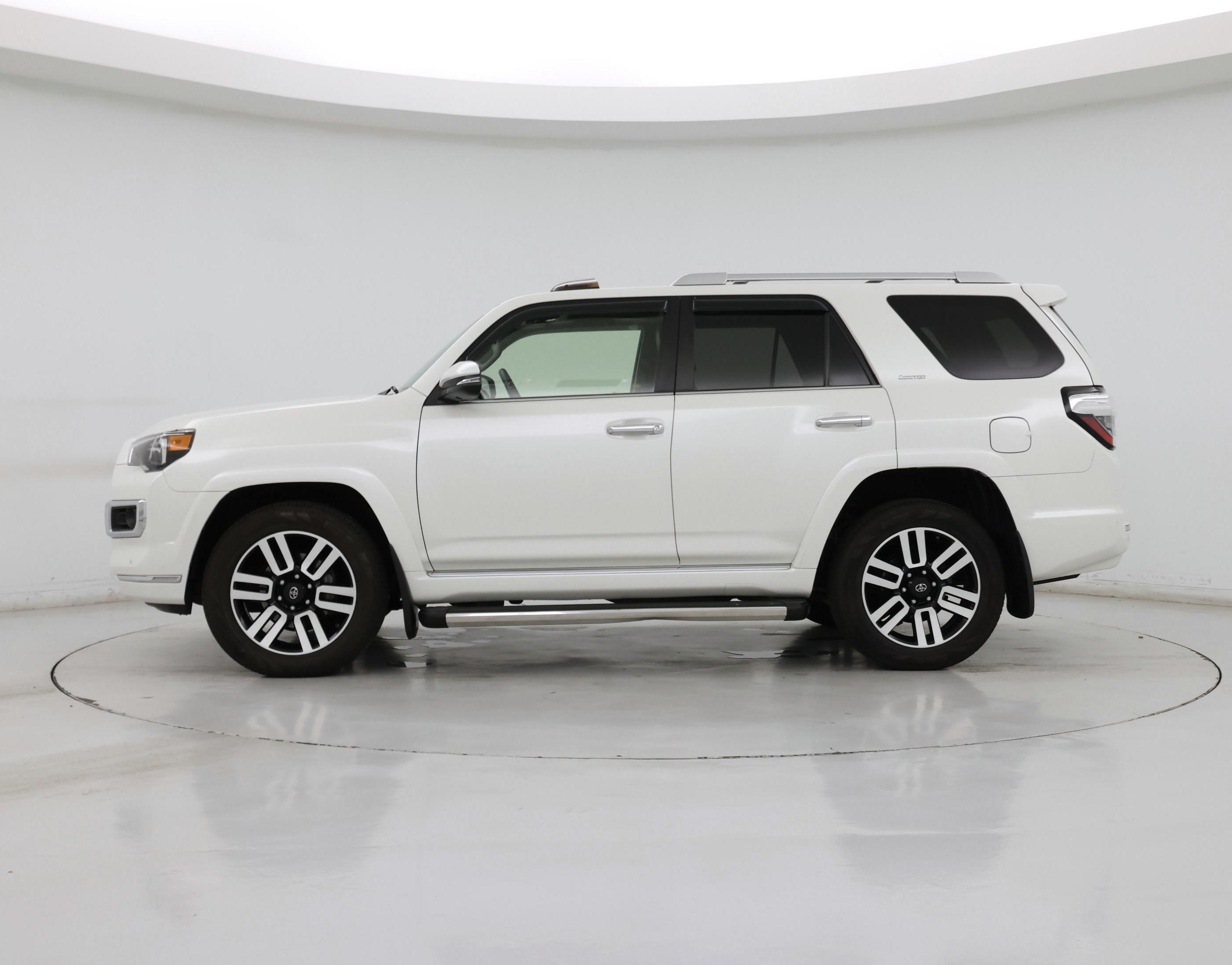 Thumbnail: 2014 Toyota 4Runner - 3