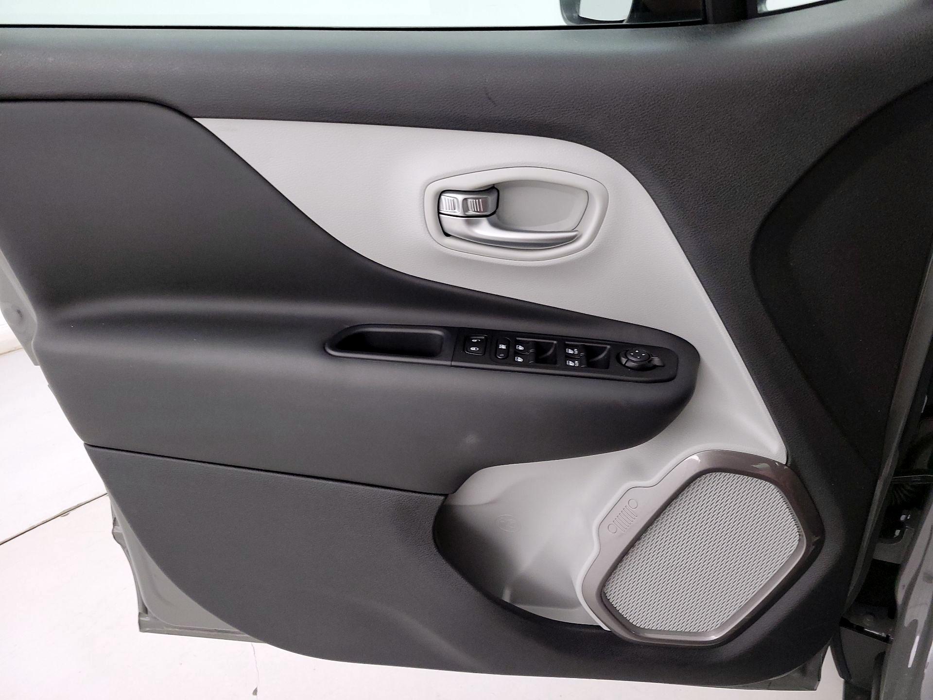 Thumbnail: 2022 Jeep Renegade - 12