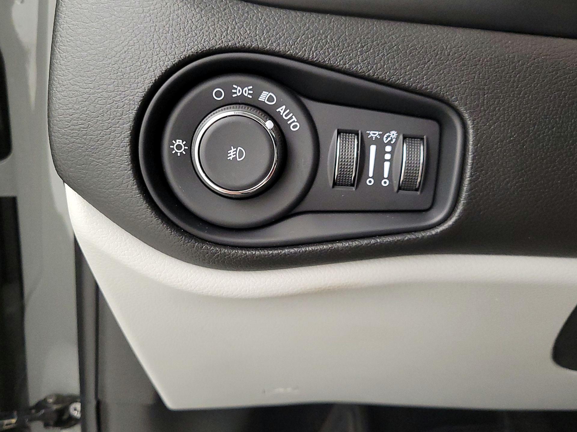 Thumbnail: 2022 Jeep Renegade - 13