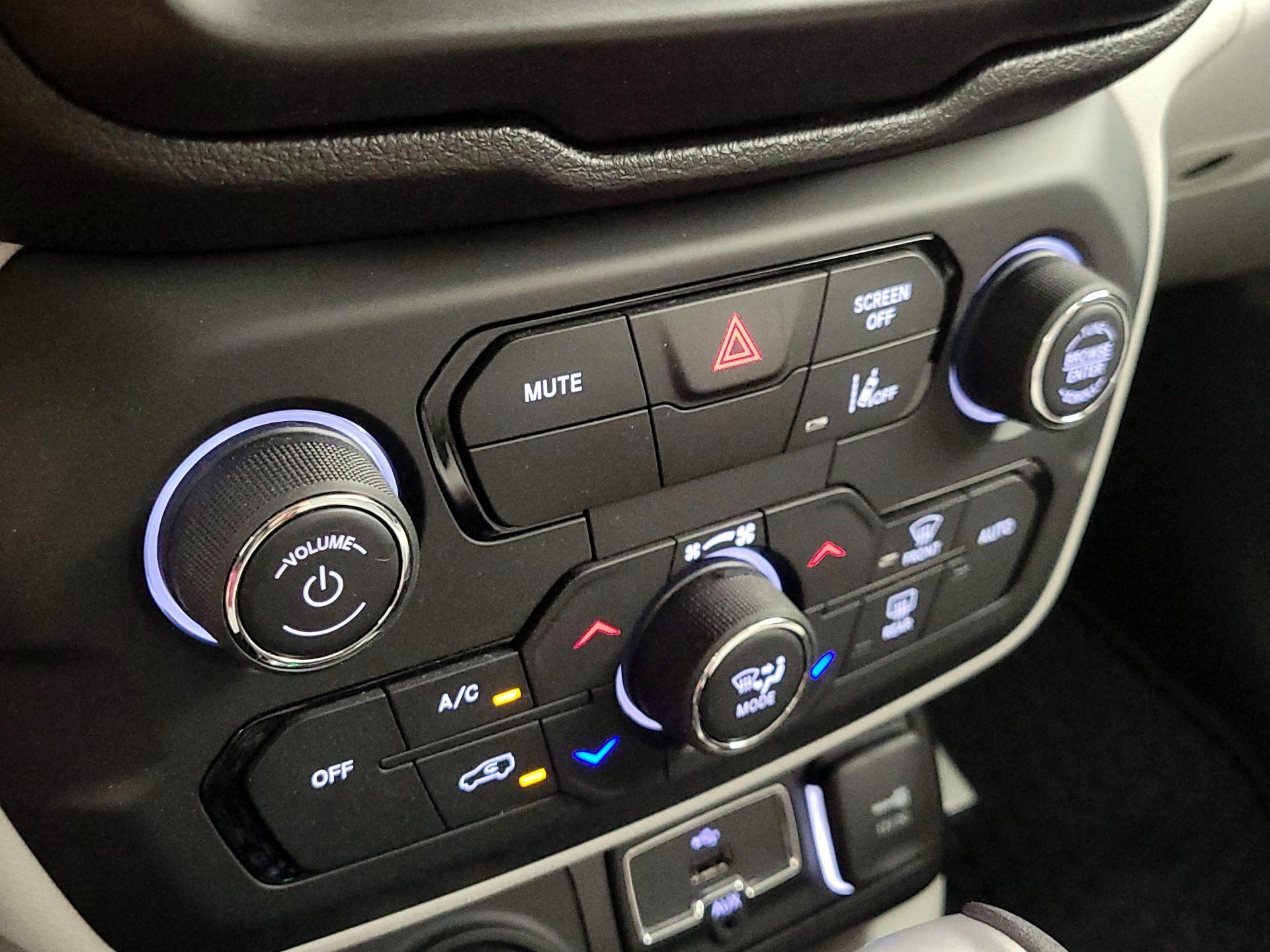 Thumbnail: 2022 Jeep Renegade - 17