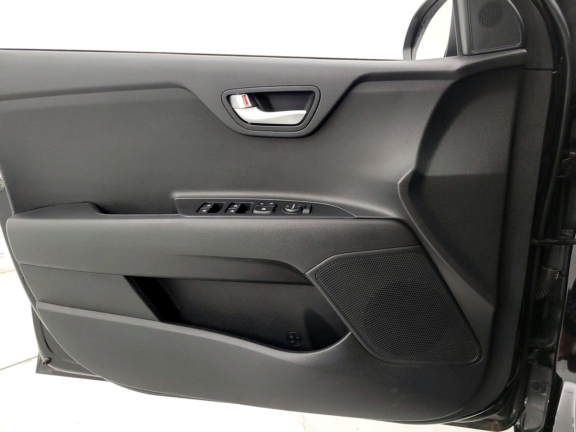 Thumbnail: 2021 Kia Rio - 12