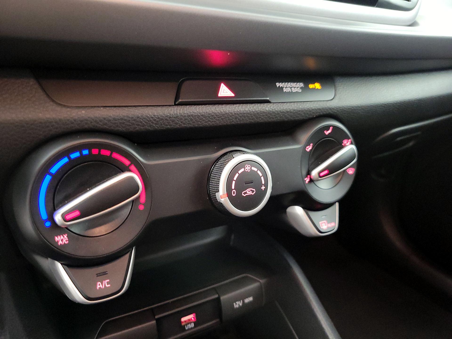 Thumbnail: 2021 Kia Rio - 16