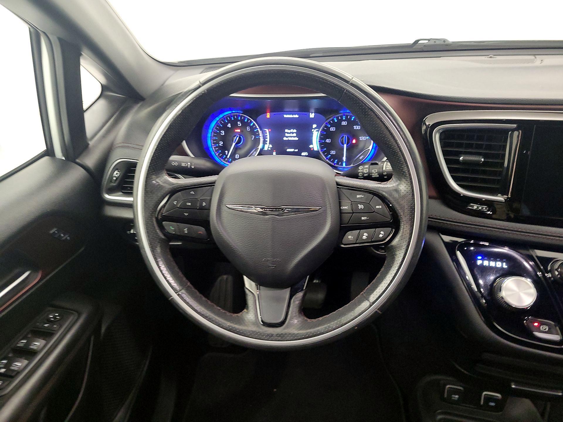 Thumbnail: 2020 Chrysler Pacifica - 10