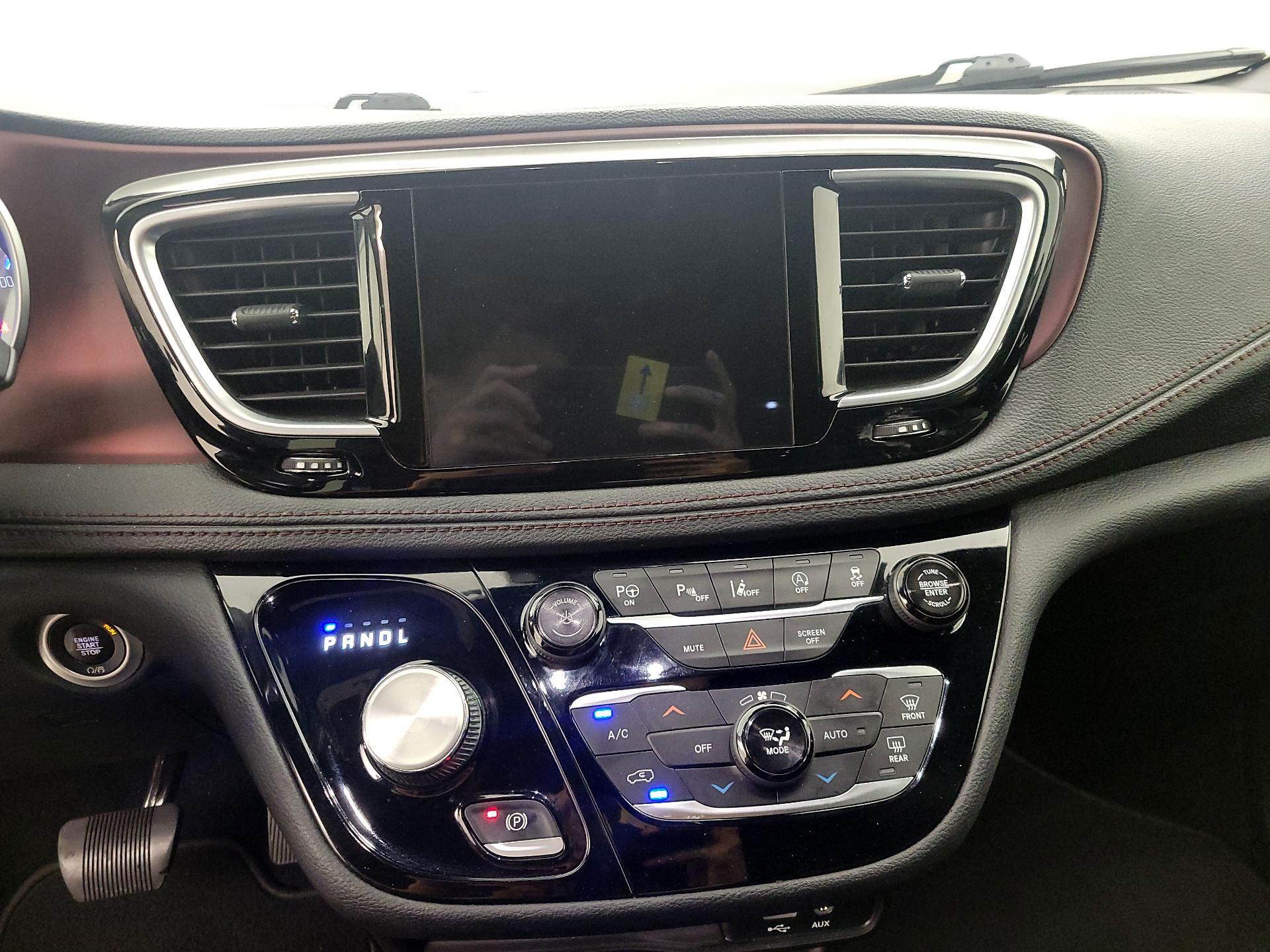 Thumbnail: 2020 Chrysler Pacifica - 15