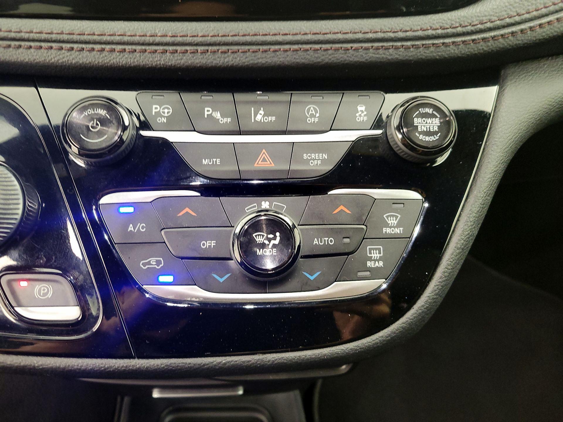 Thumbnail: 2020 Chrysler Pacifica - 16