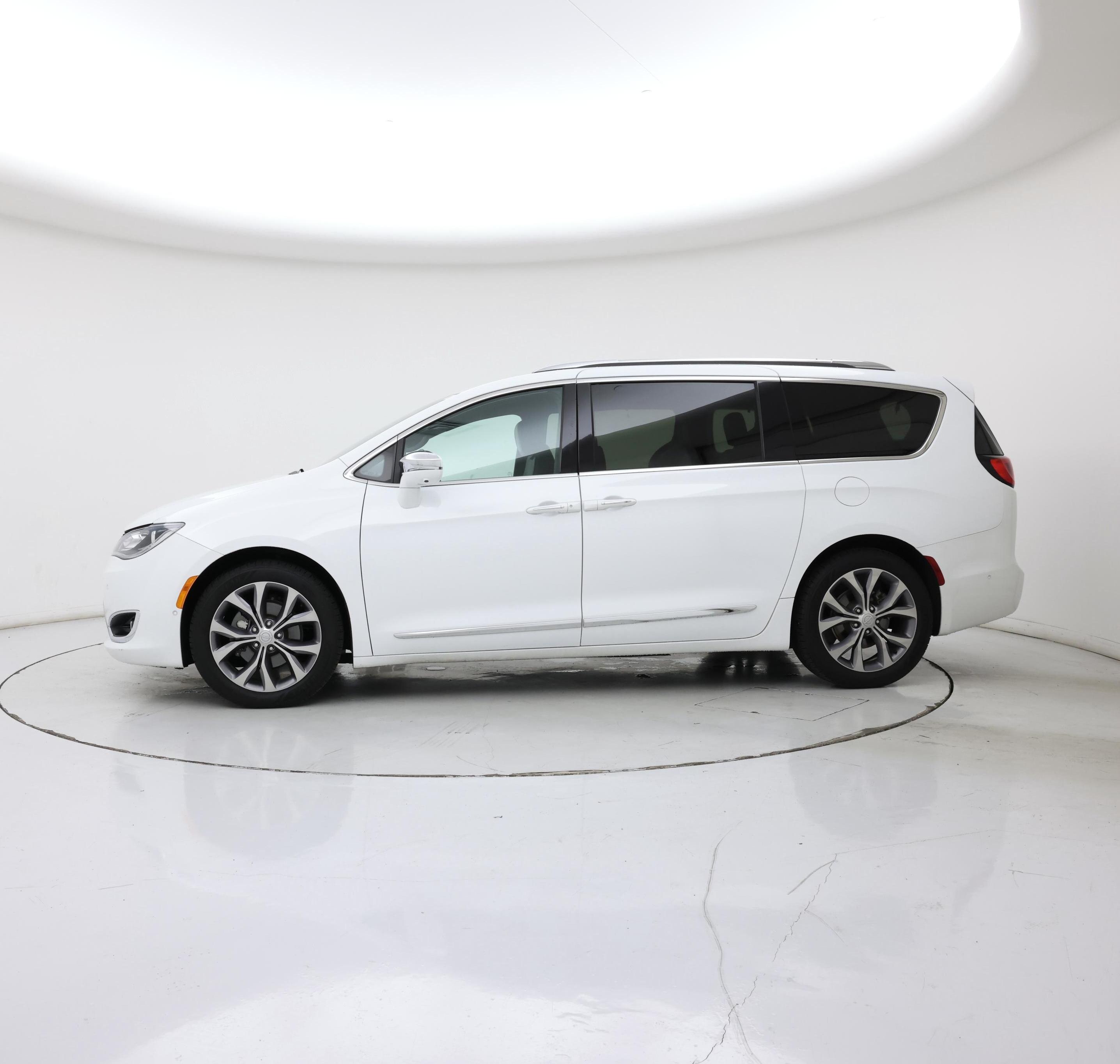 Thumbnail: 2020 Chrysler Pacifica - 3