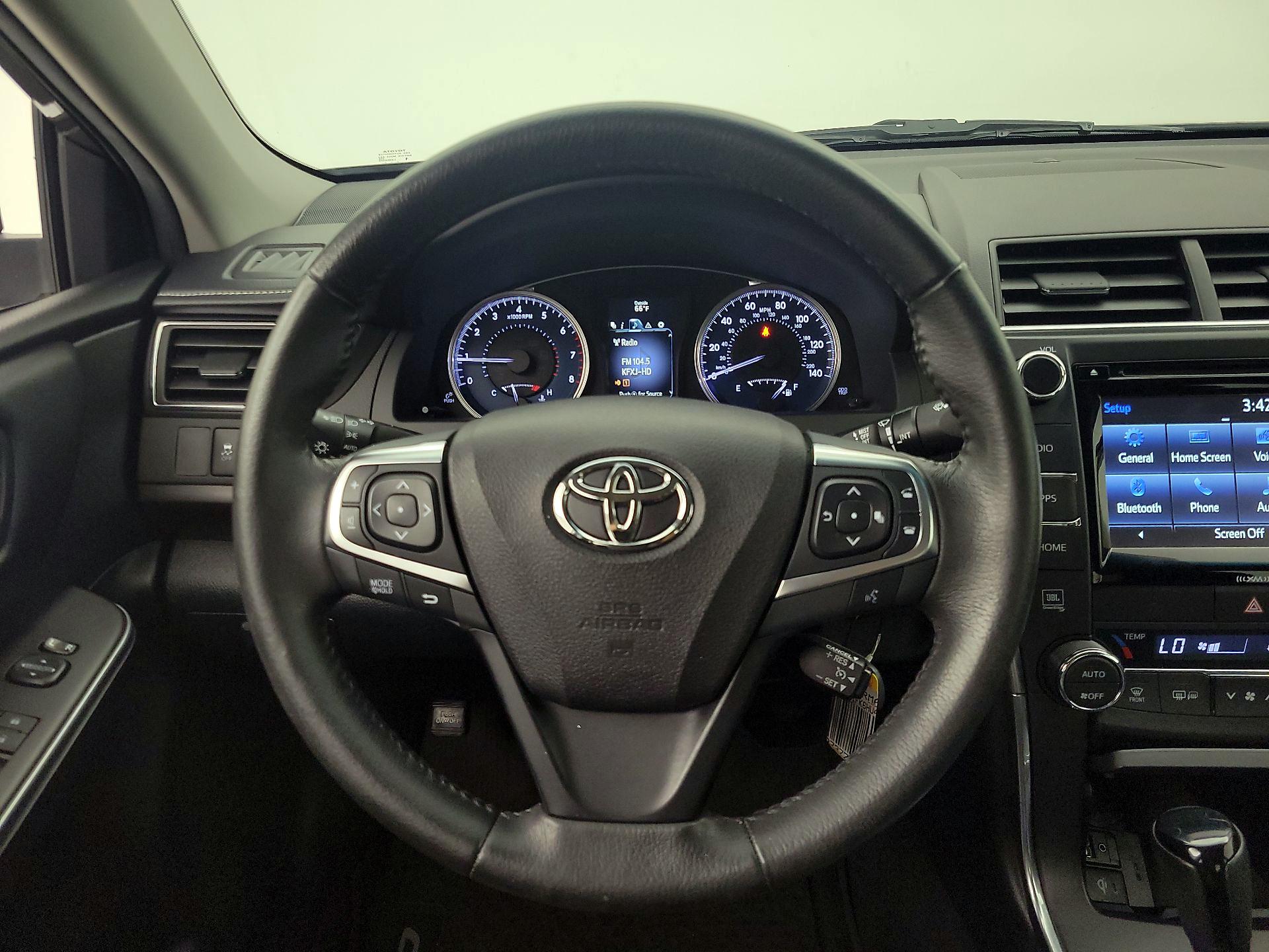 Thumbnail: 2017 Toyota Camry - 10