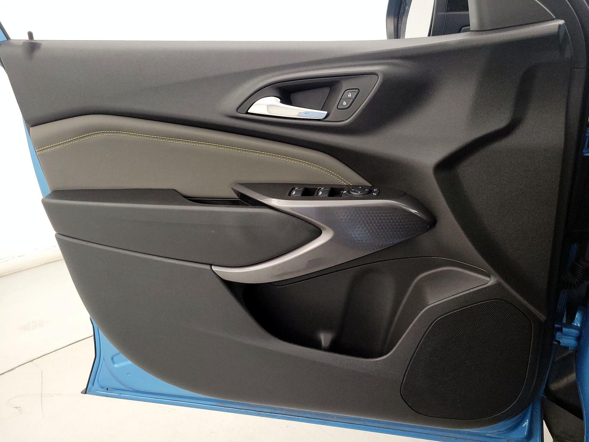 Thumbnail: 2025 Chevrolet Trax - 12