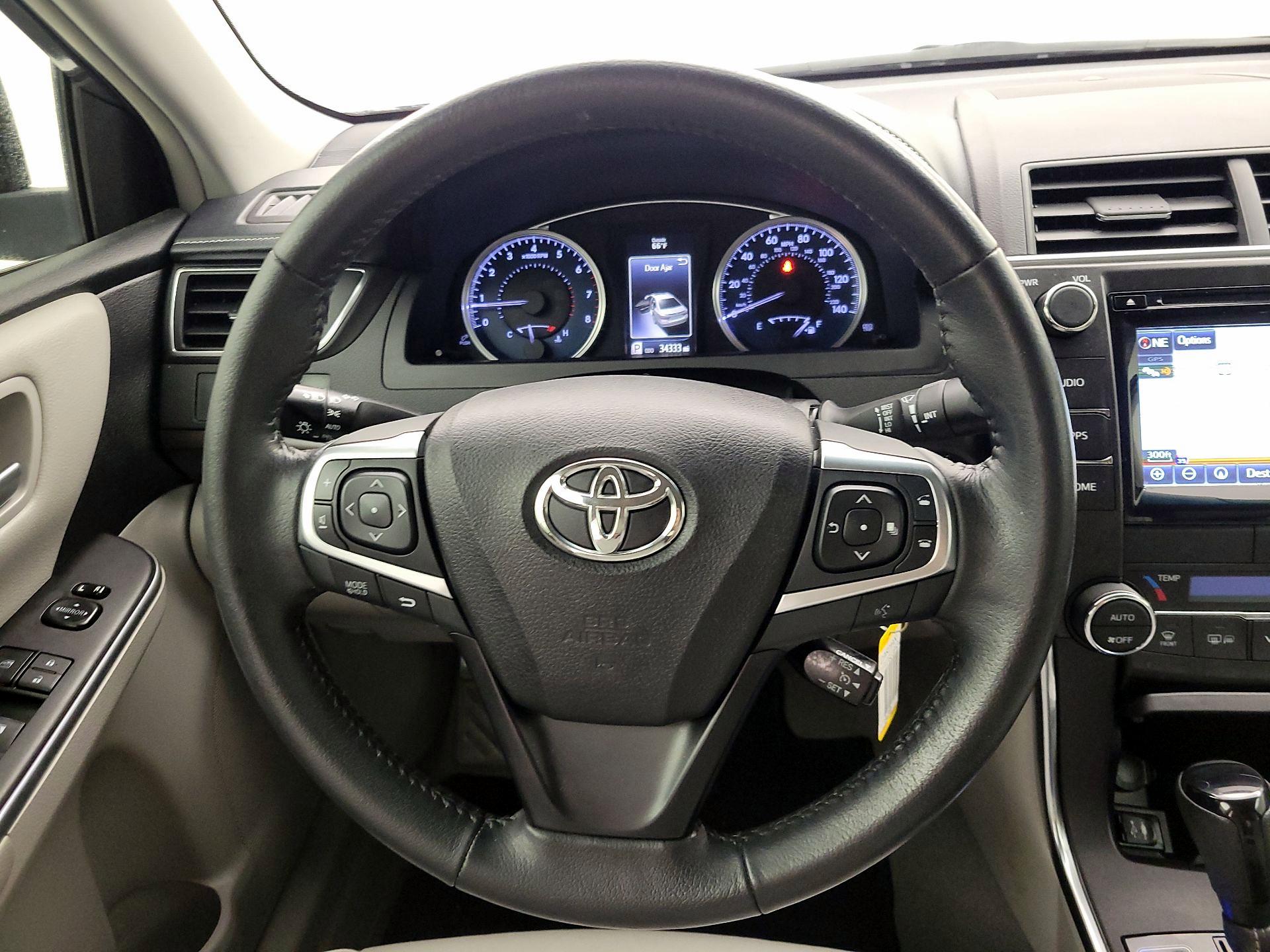 Thumbnail: 2016 Toyota Camry - 10