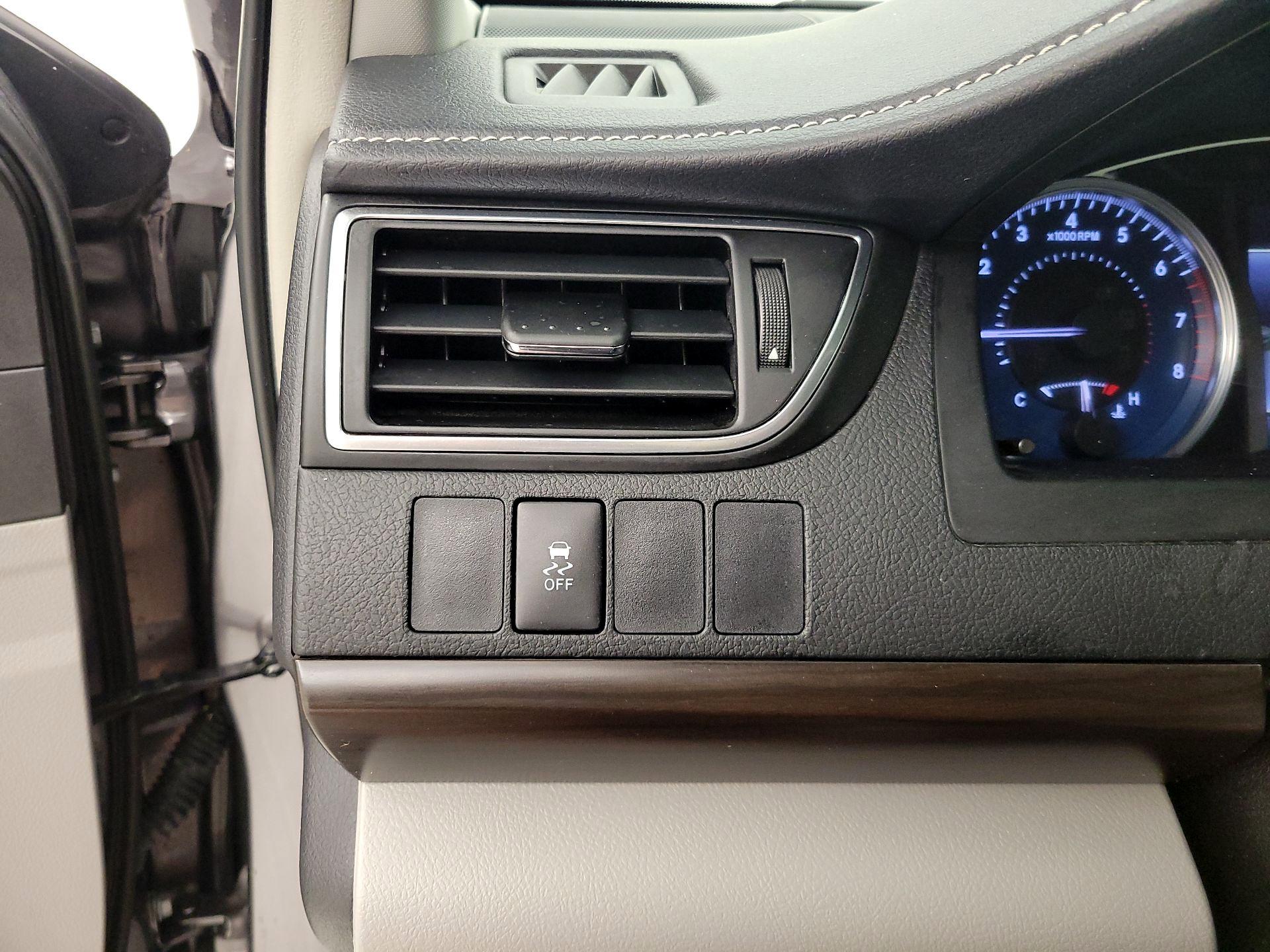 Thumbnail: 2016 Toyota Camry - 13