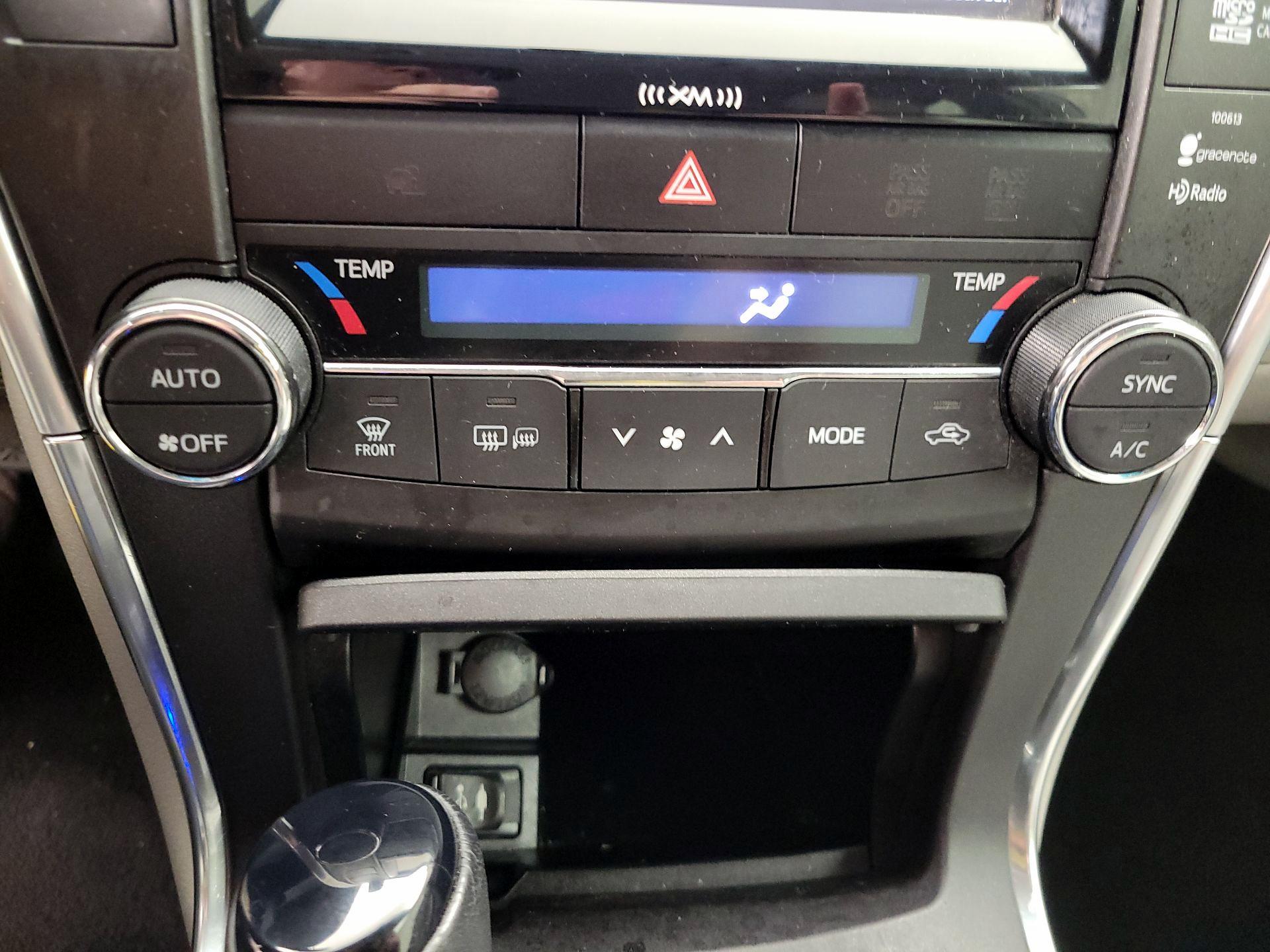 Thumbnail: 2016 Toyota Camry - 17