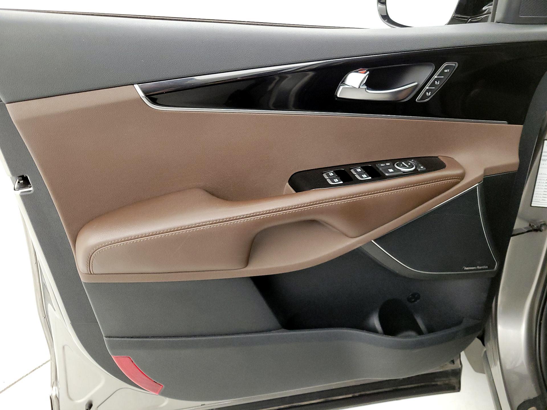 Thumbnail: 2019 Kia Sorento - 12