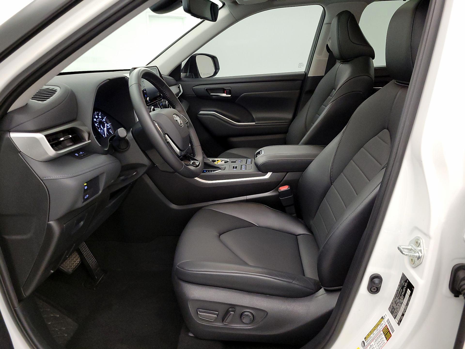 Thumbnail: 2021 Toyota Highlander - 11