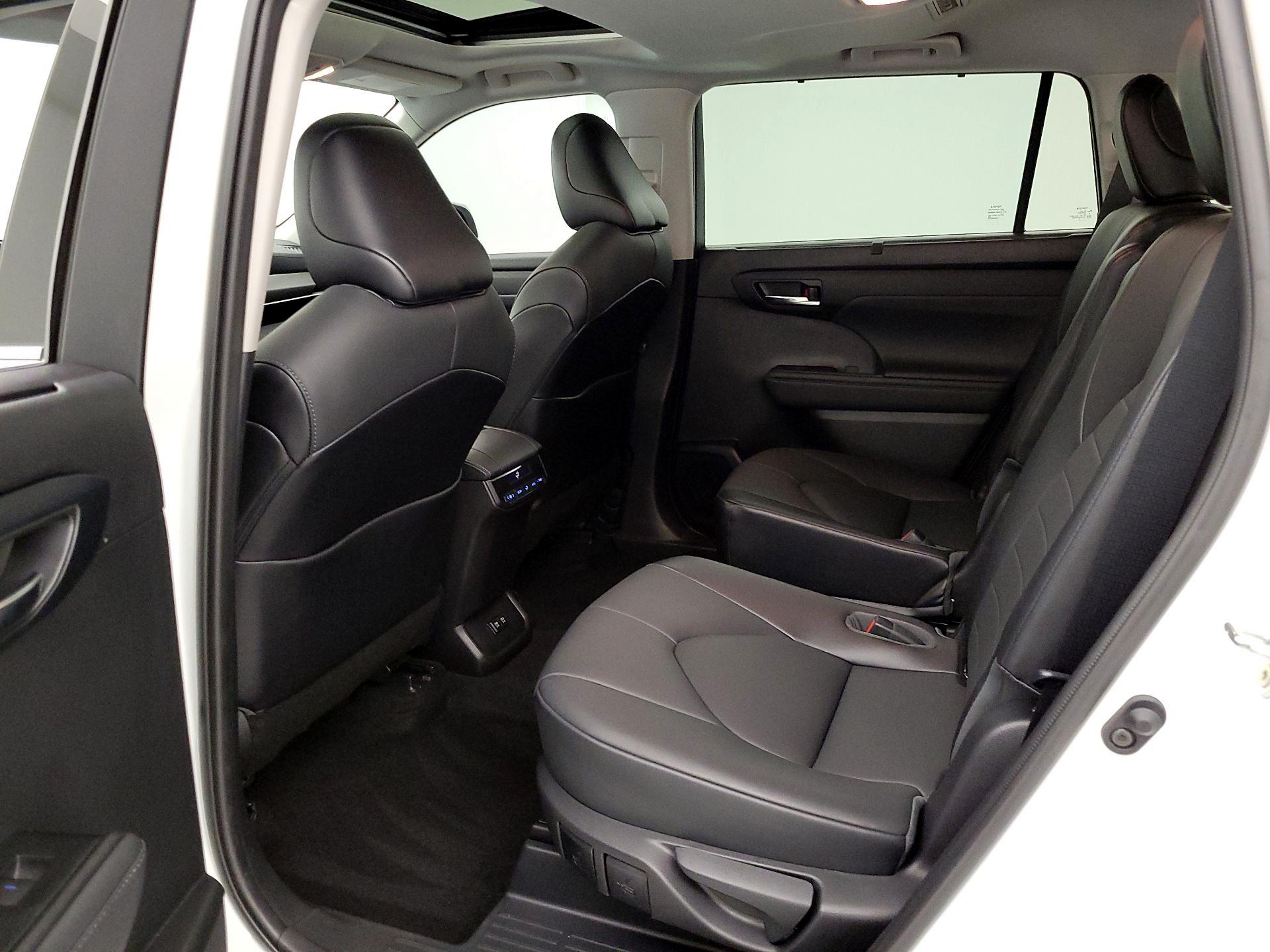 Thumbnail: 2021 Toyota Highlander - 20