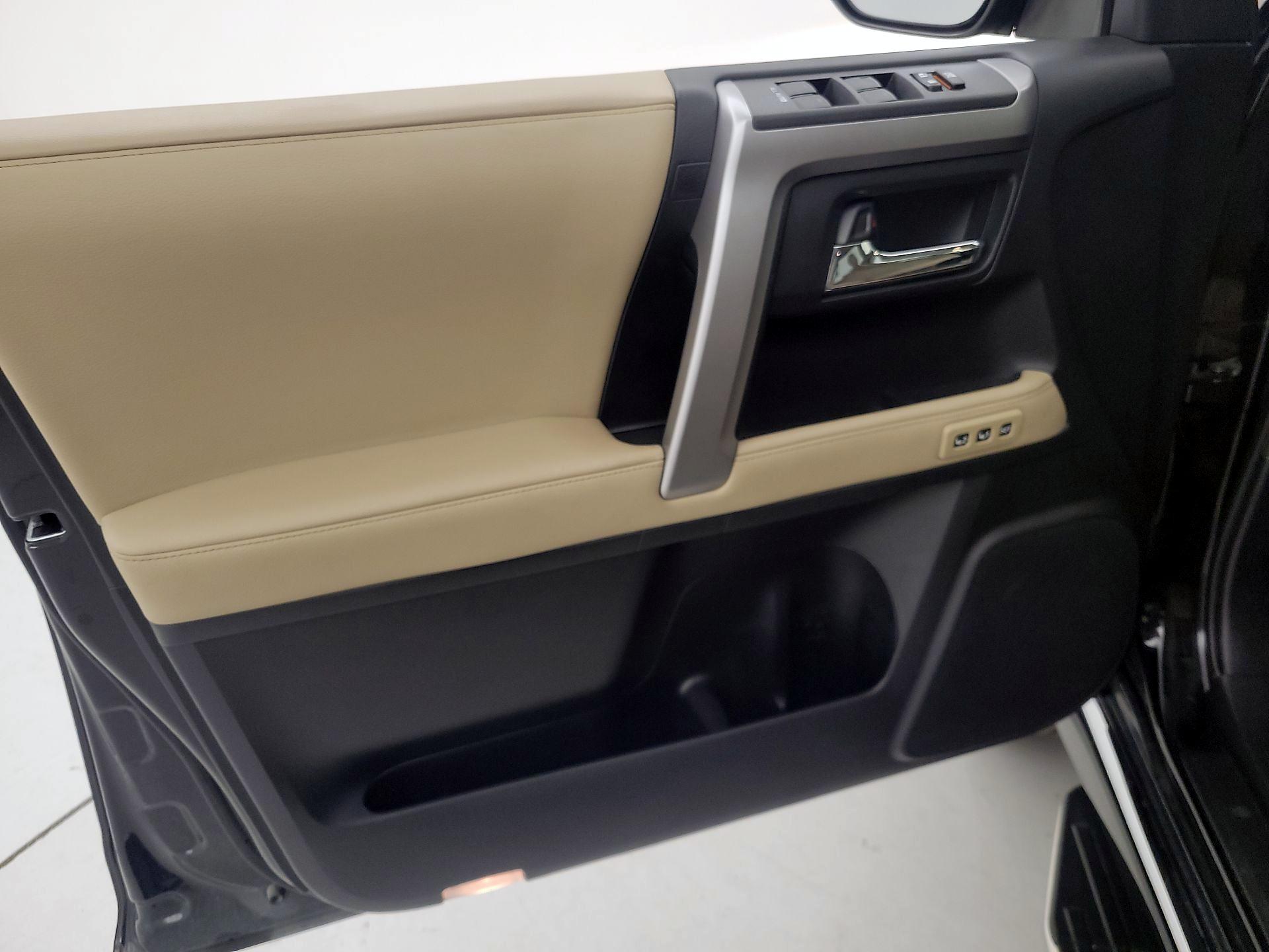 Thumbnail: 2020 Toyota 4Runner - 12