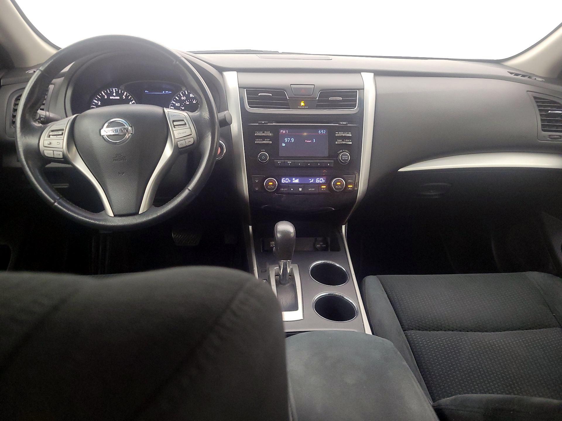 Thumbnail: 2015 Nissan Altima - 9