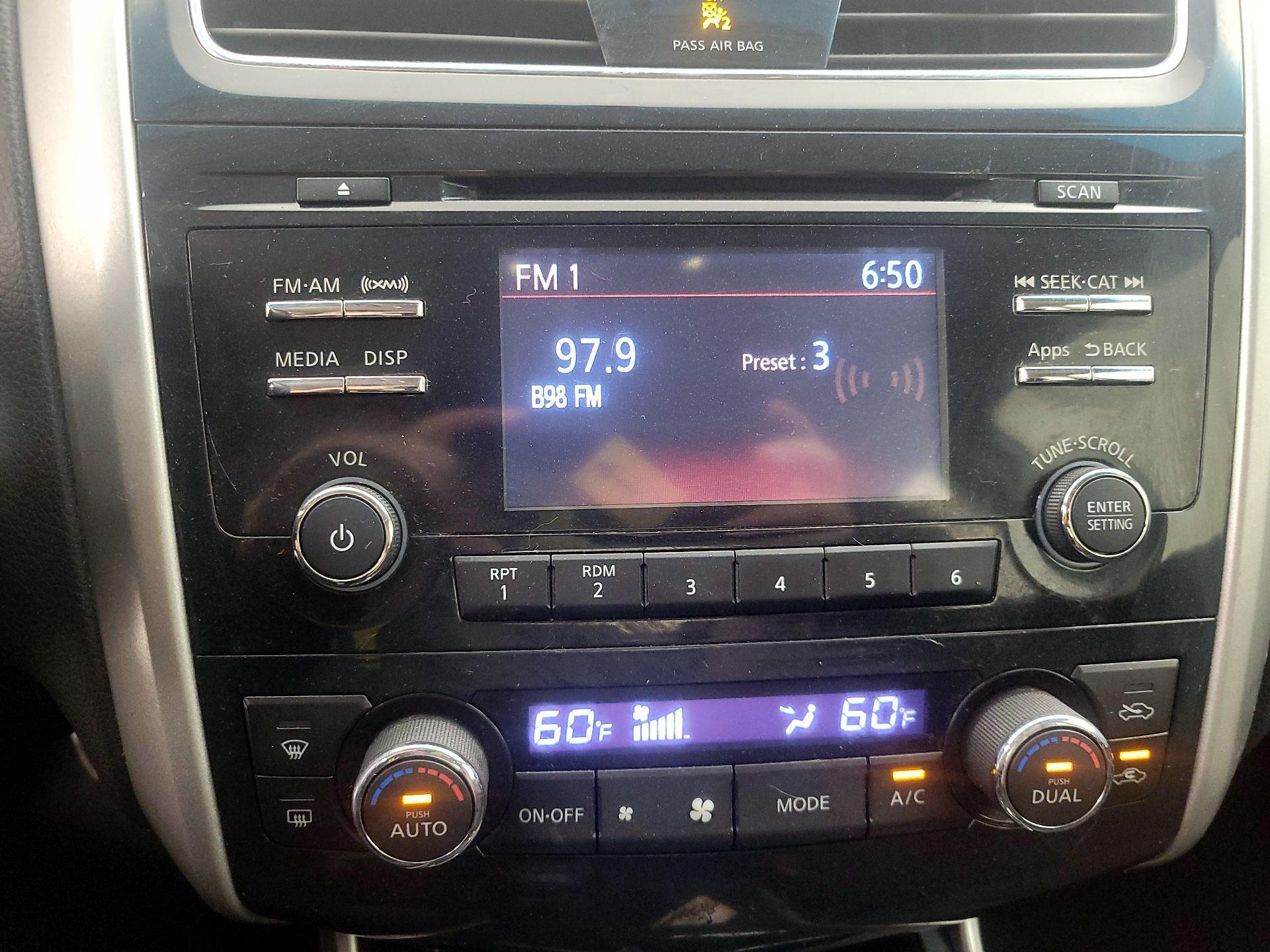 Thumbnail: 2015 Nissan Altima - 15