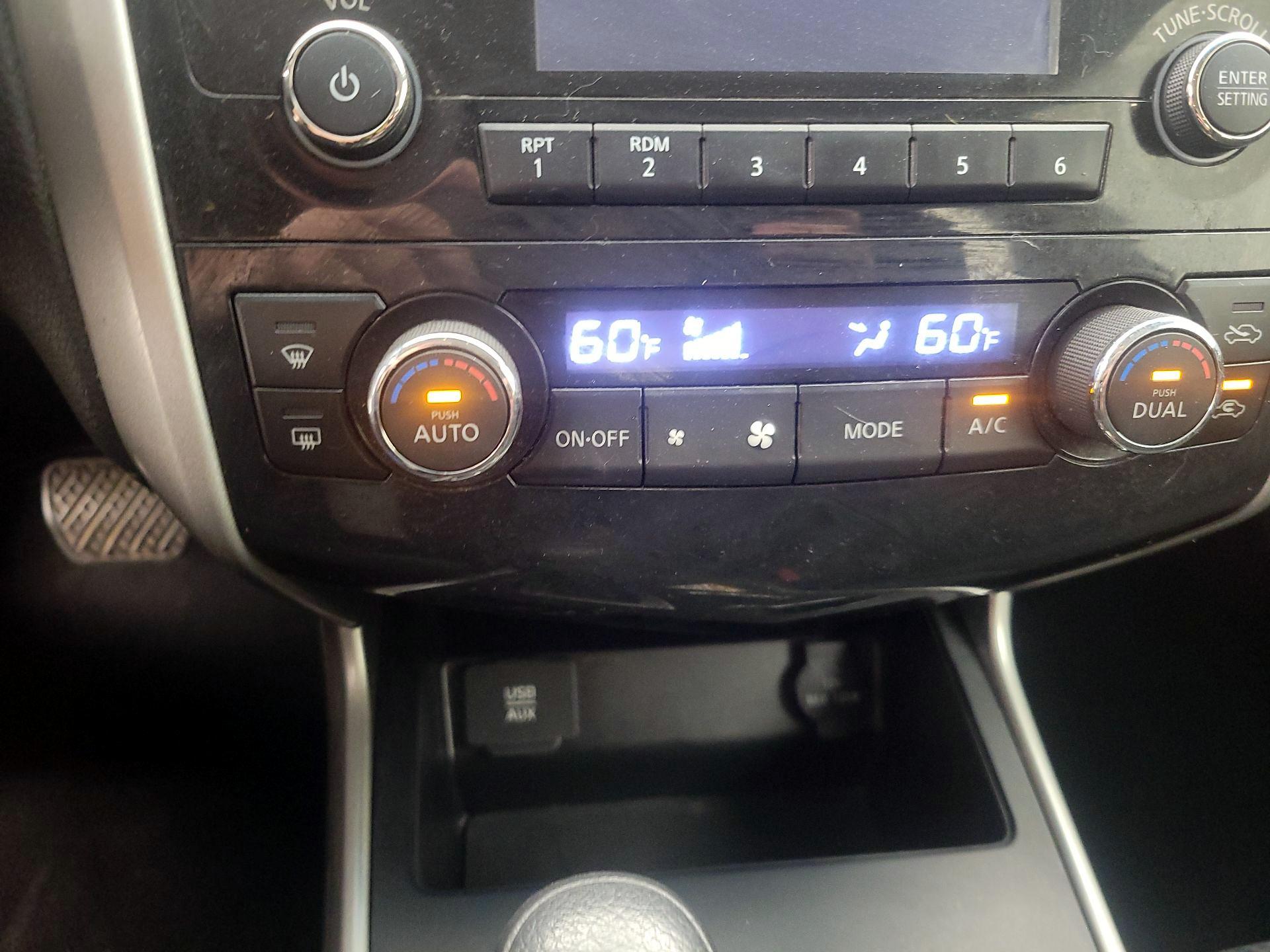 Thumbnail: 2015 Nissan Altima - 16