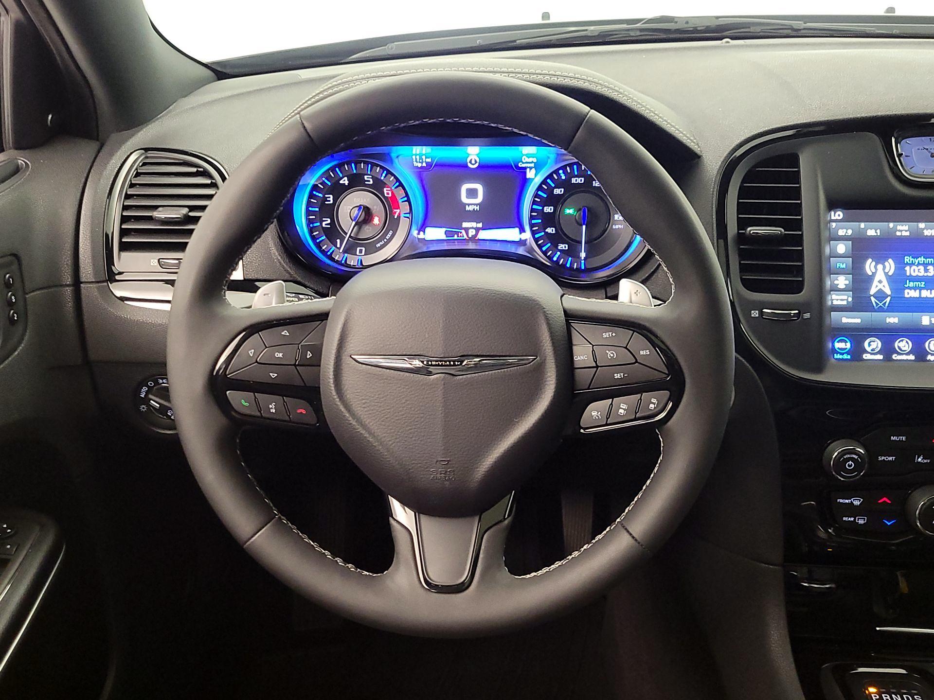 Thumbnail: 2023 Chrysler 300 - 10